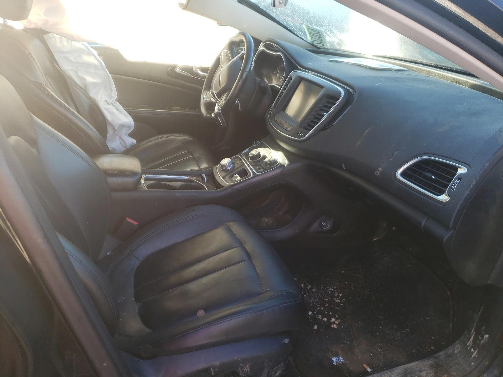 Photo 5 from auction – 2015 CHRYSLER 200 C with VIN 1C3CCCCG2FN565252