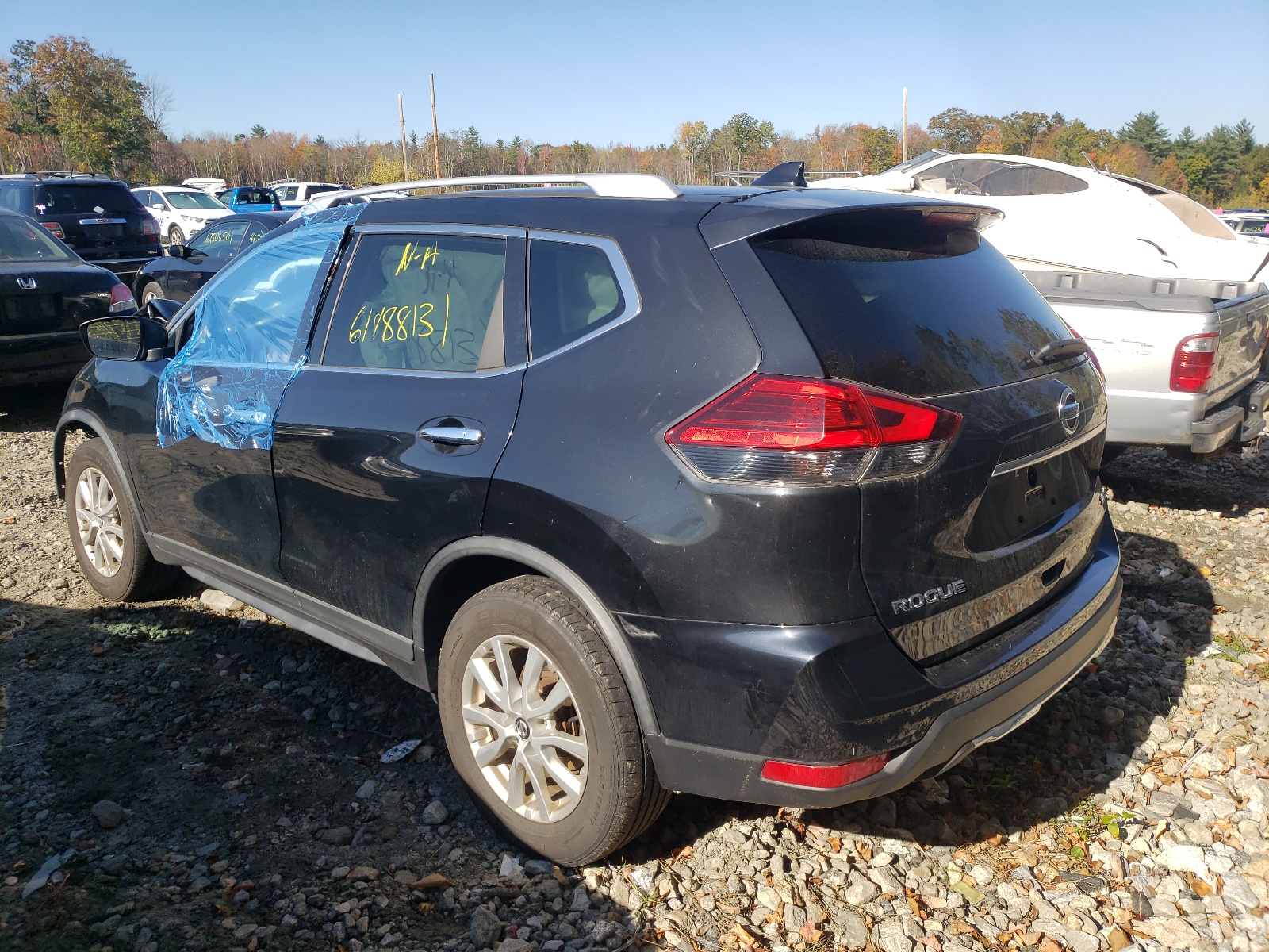 Photo 3 from auction – 2017 NISSAN ROGUE S with VIN KNMAT2MV4HP582295