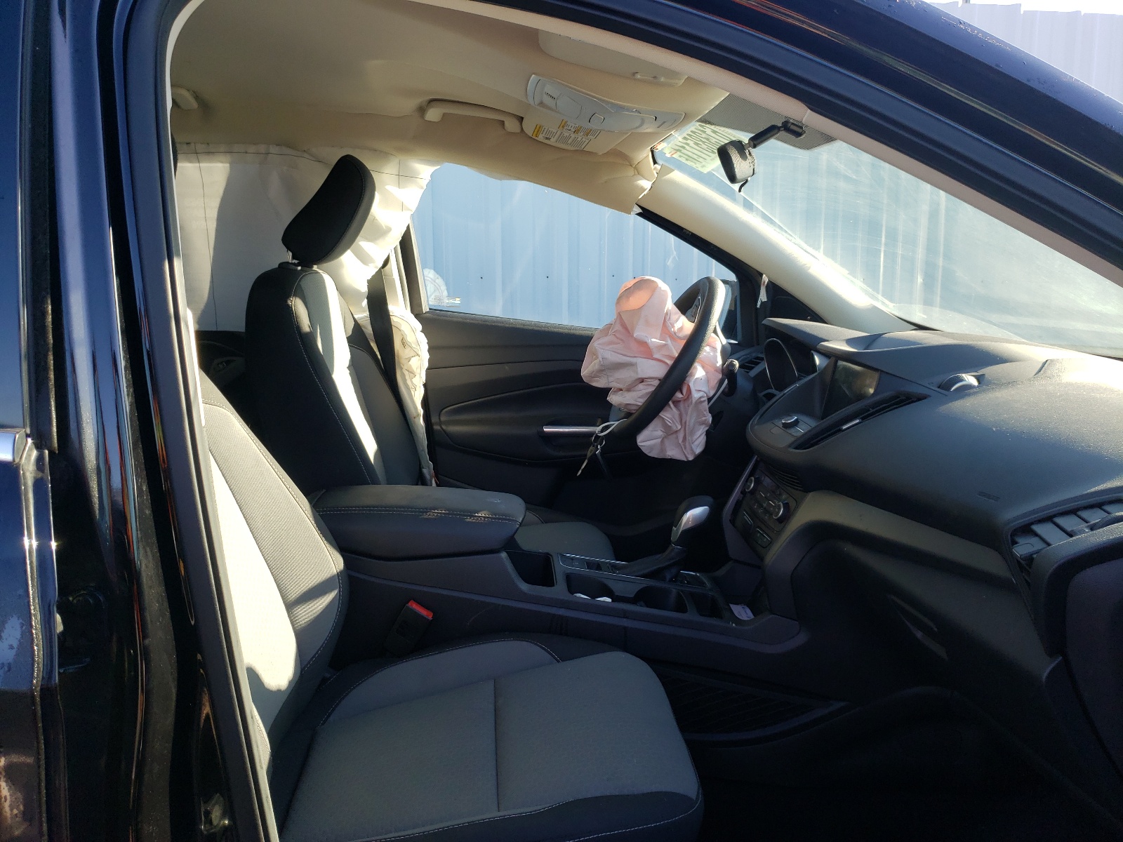 Photo 5 from auction – 2019 FORD ESCAPE SE with VIN 1FMCU0GD7KUA60987