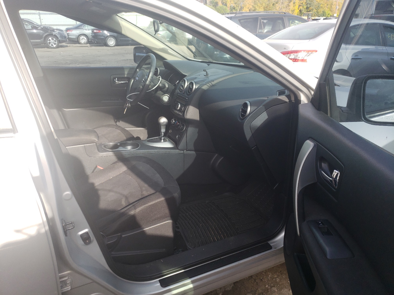 Photo 5 from auction – 2011 NISSAN ROGUE S with VIN JN8AS5MV7BW661854
