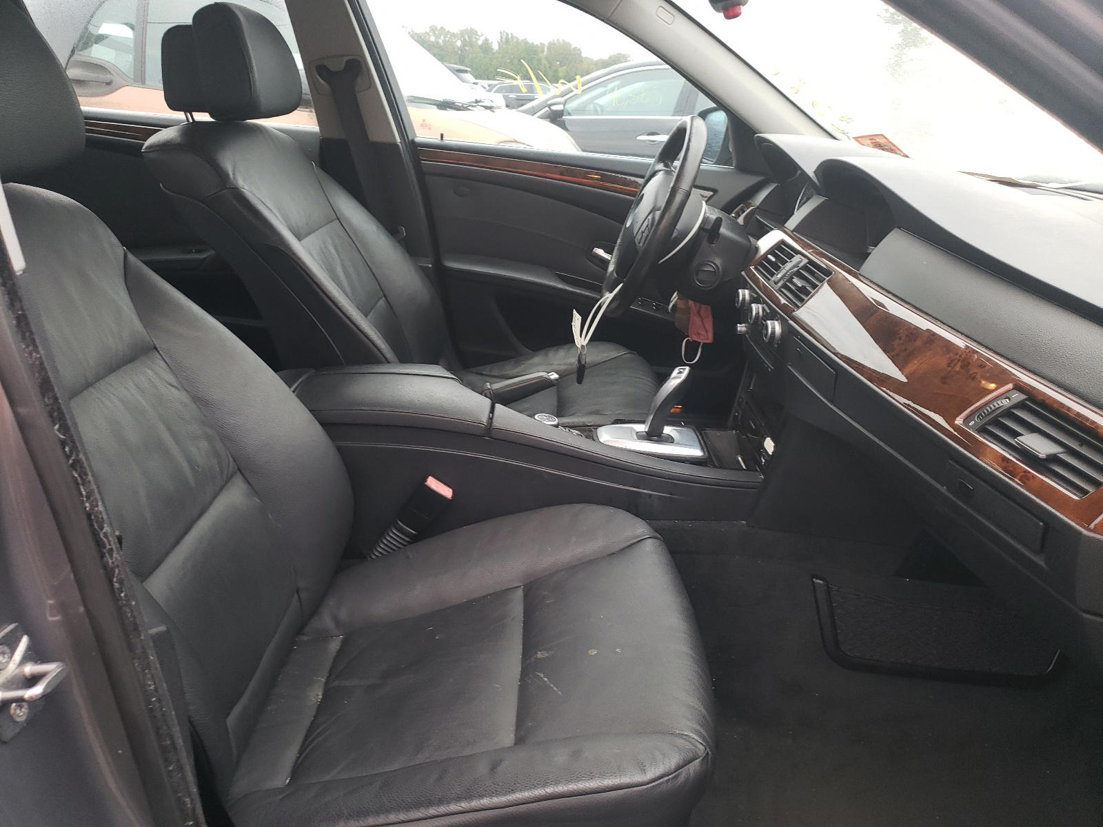 Photo 5 from auction – 2010 BMW 528 XI with VIN WBANV1C56AC443352
