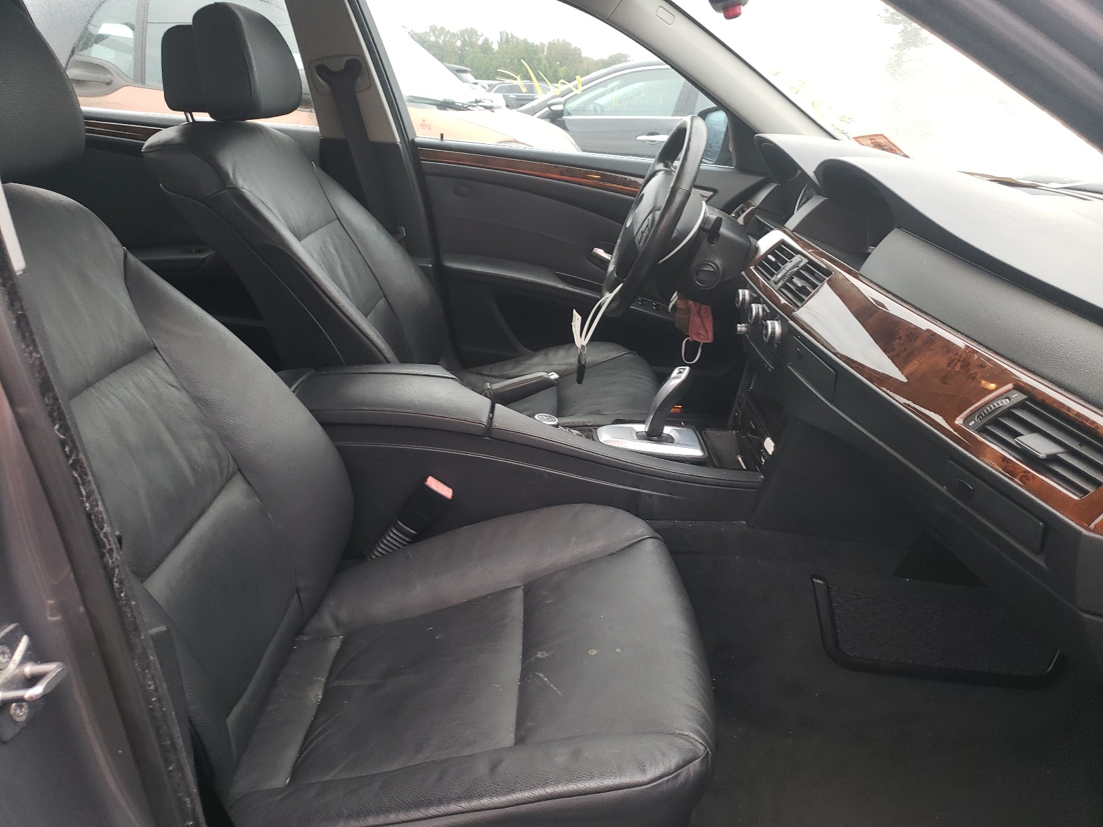 Zdjęcie 5 z aukcji – 2010 BMW 528 XI z VIN WBANV1C56AC443352
