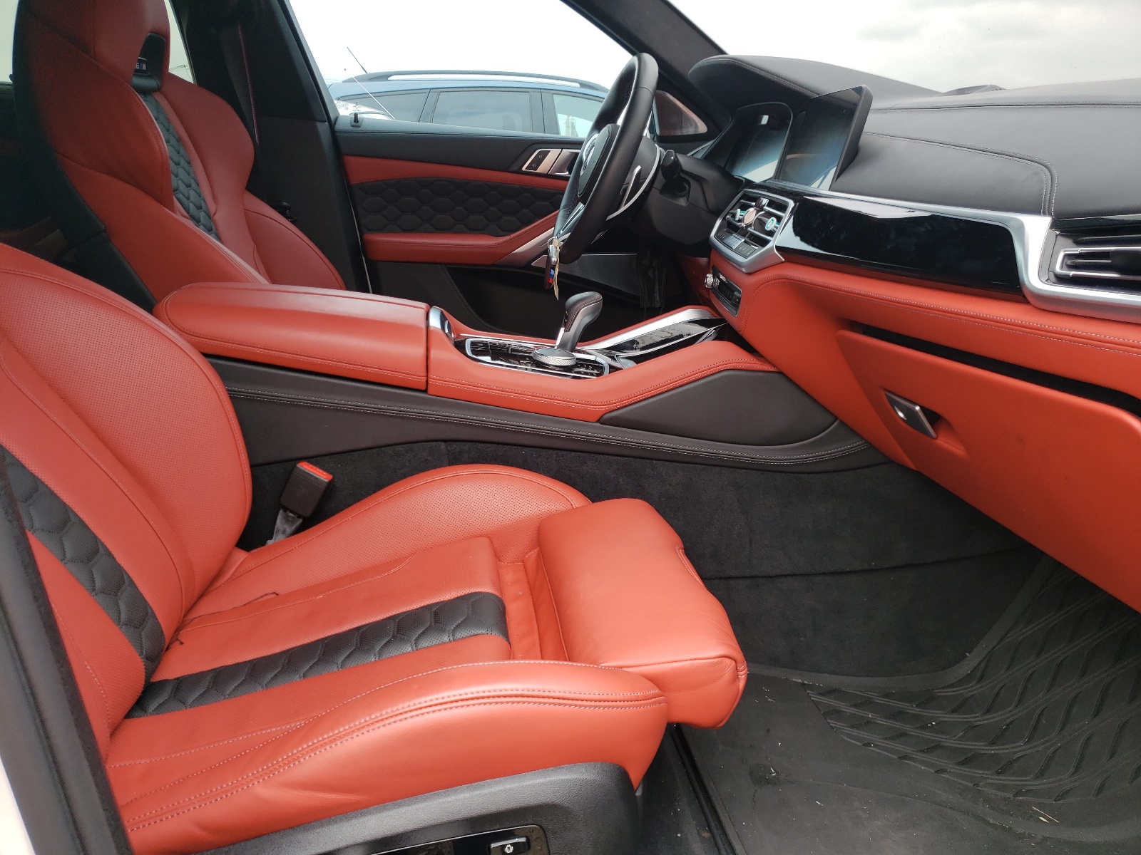 Photo 5 from auction – 2021 BMW X6 M with VIN 5YMCY0C05M9G61004