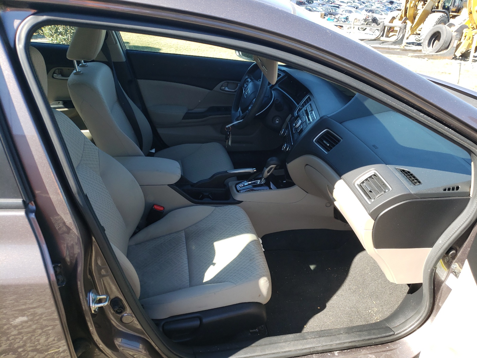 Photo 5 from auction – 2014 HONDA CIVIC LX with VIN 19XFB2F58EE241712