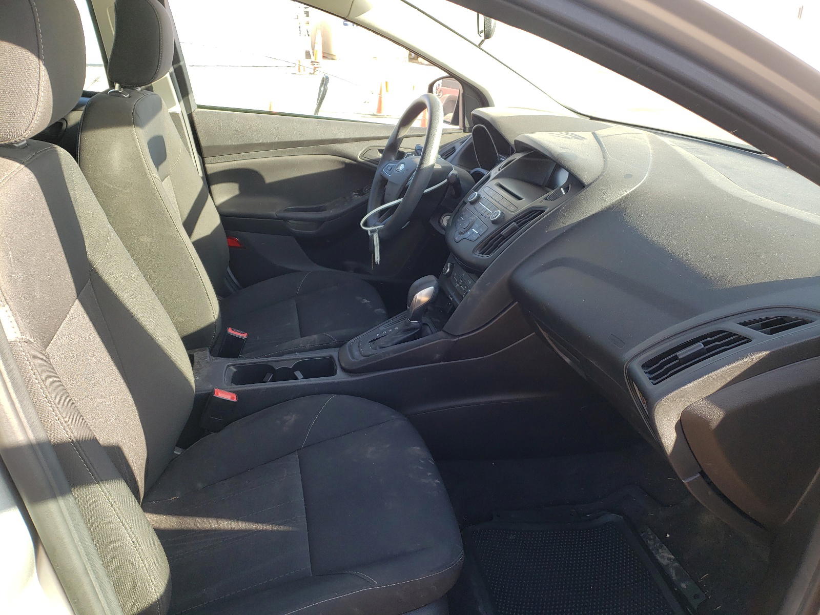 Photo 5 from auction – 2017 FORD FOCUS S with VIN 1FADP3E24HL214448
