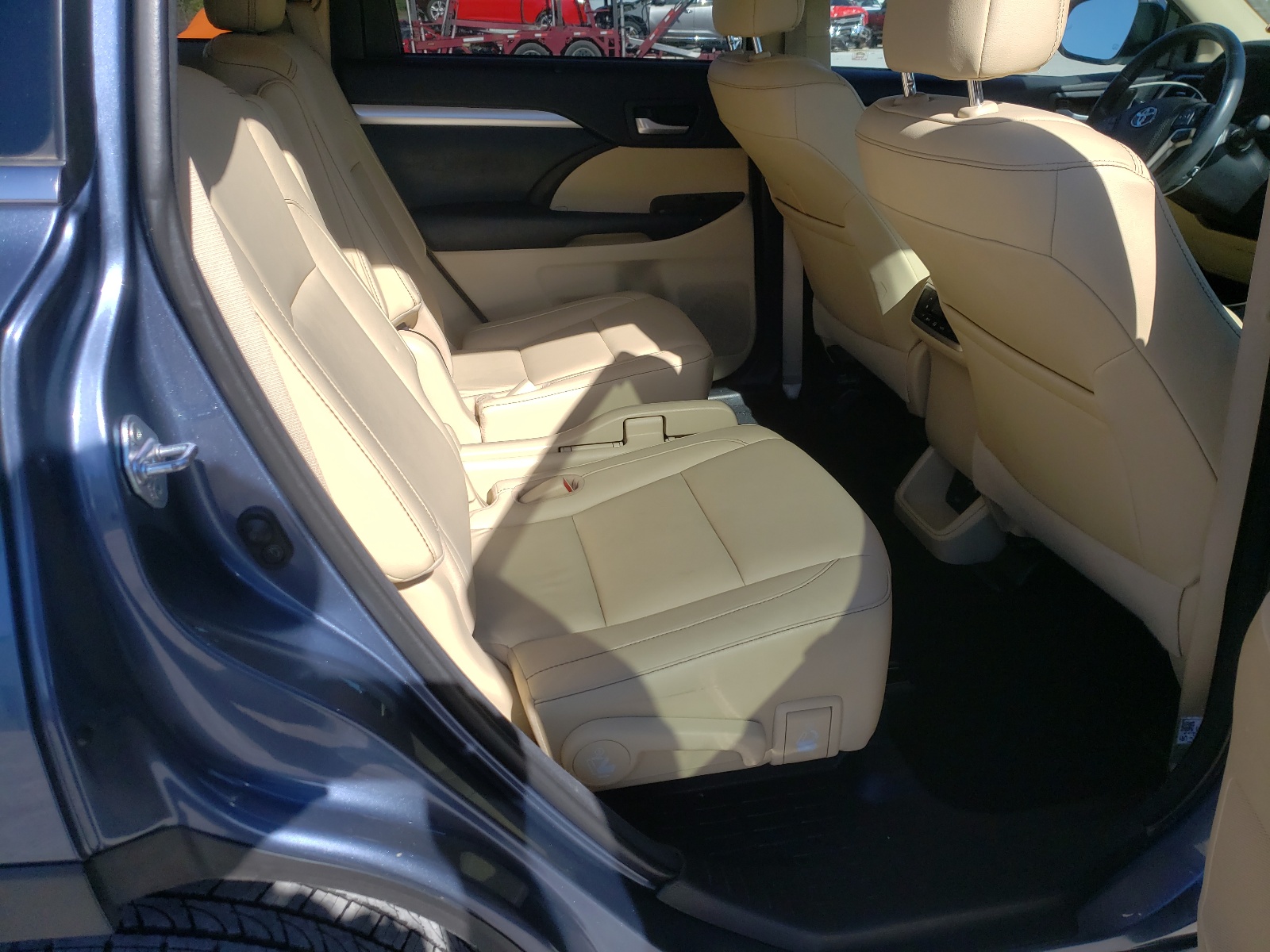 Zdjęcie 6 z aukcji – 2017 TOYOTA HIGHLANDER z VIN 5TDKZRFH1HS523147