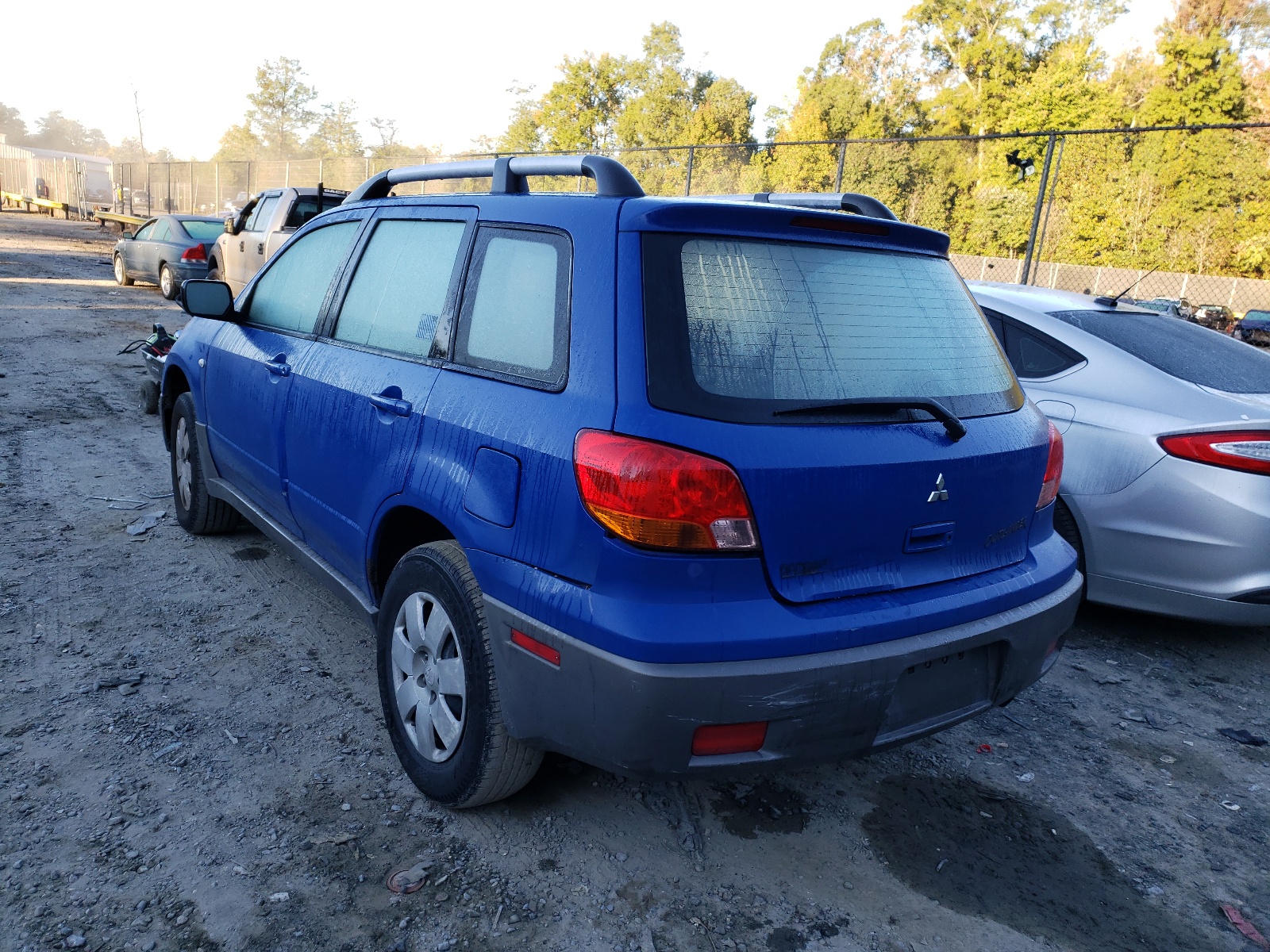 Photo 3 from auction – 2003 MITSUBISHI OUTLANDER with VIN JA4LX31G63U101637