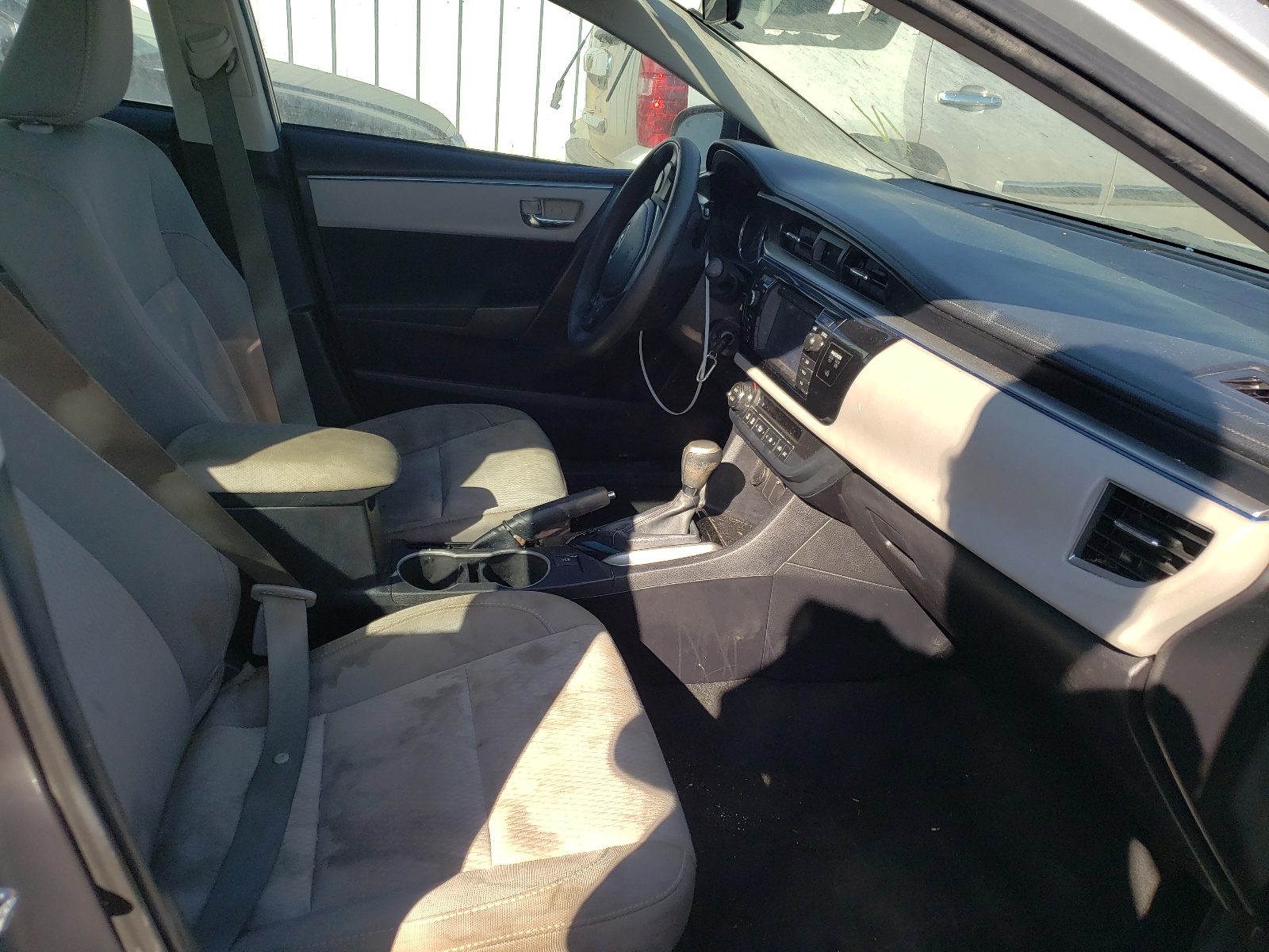Photo 5 from auction – 2014 TOYOTA COROLLA L with VIN 2T1BURHE1EC107637