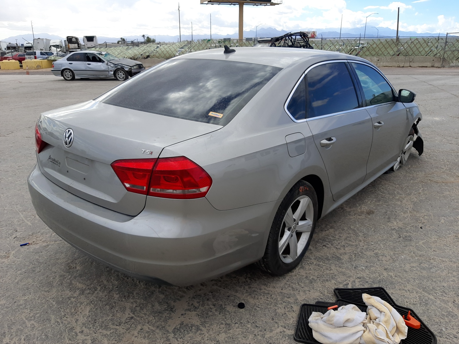 Photo 4 from auction – 2014 VOLKSWAGEN PASSAT S with VIN 1VWAT7A37EC055416