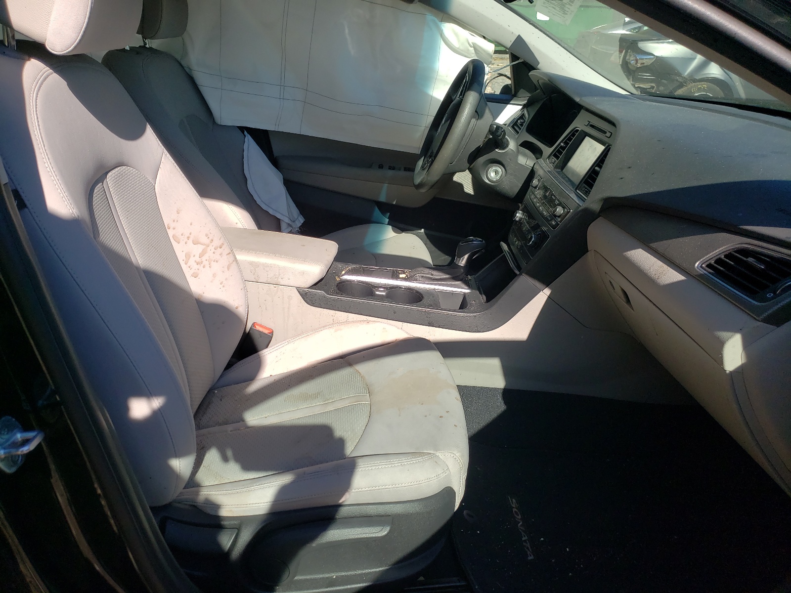 Photo 5 from auction – 2017 HYUNDAI SONATA SE with VIN 5NPE24AF8HH493628