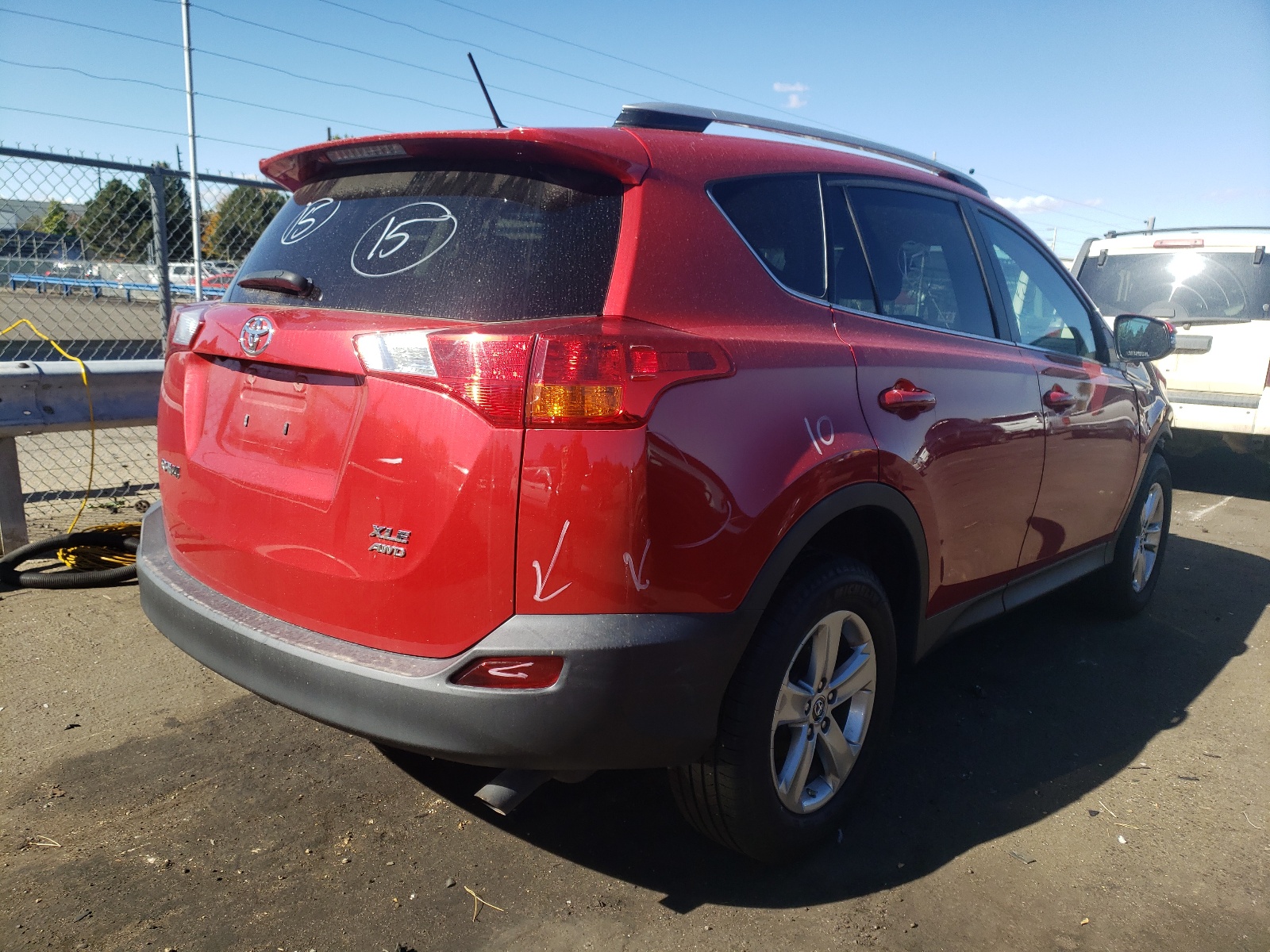 Photo 4 from auction – 2015 TOYOTA RAV4 XLE with VIN 2T3RFREV2FW325896