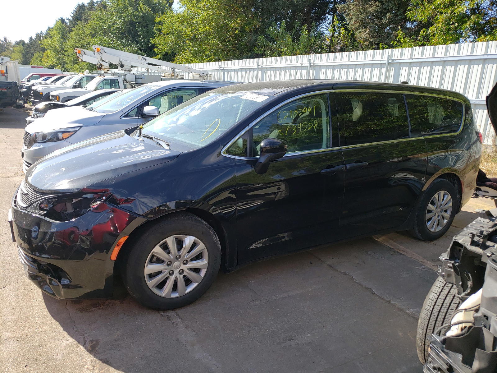 Photo 2 from auction – 2018 CHRYSLER PACIFICA L with VIN 2C4RC1AG2JR316815