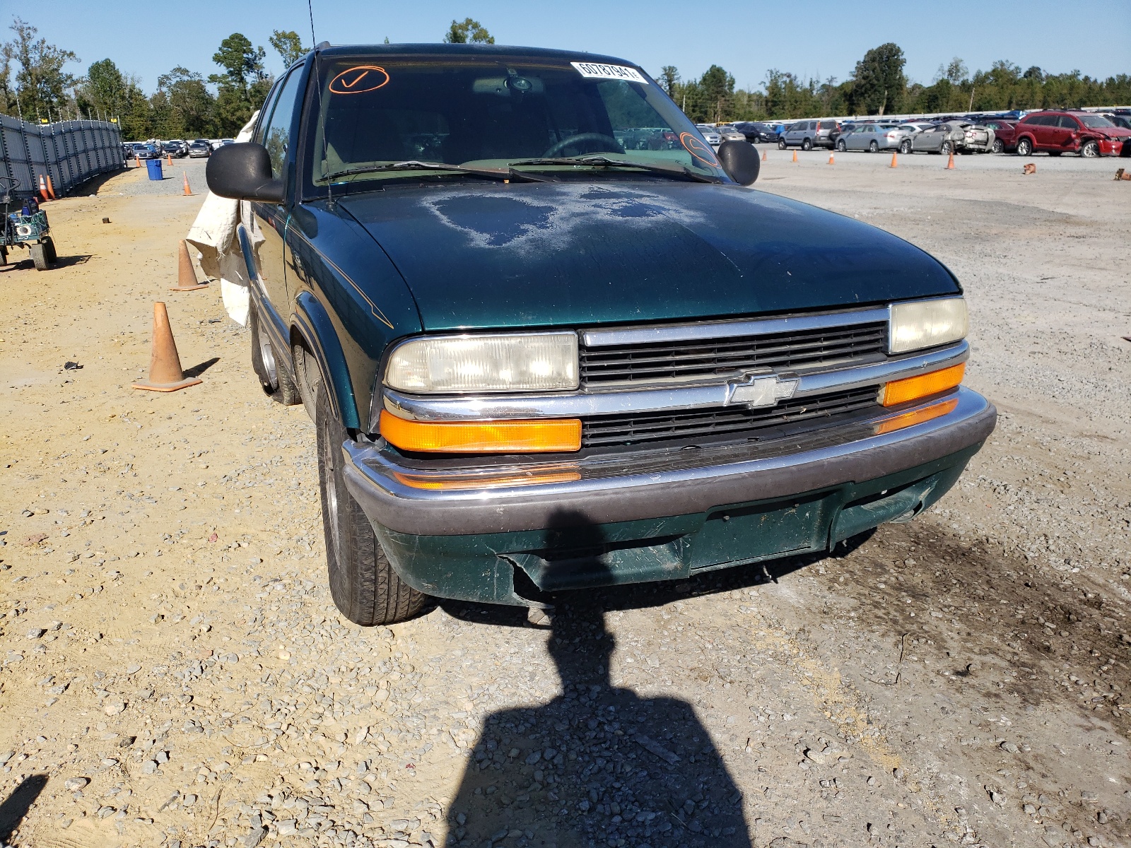 CHEVROLET BLAZER 1998 with VIN 1GNCS13W6W2112173 - Photo from auction