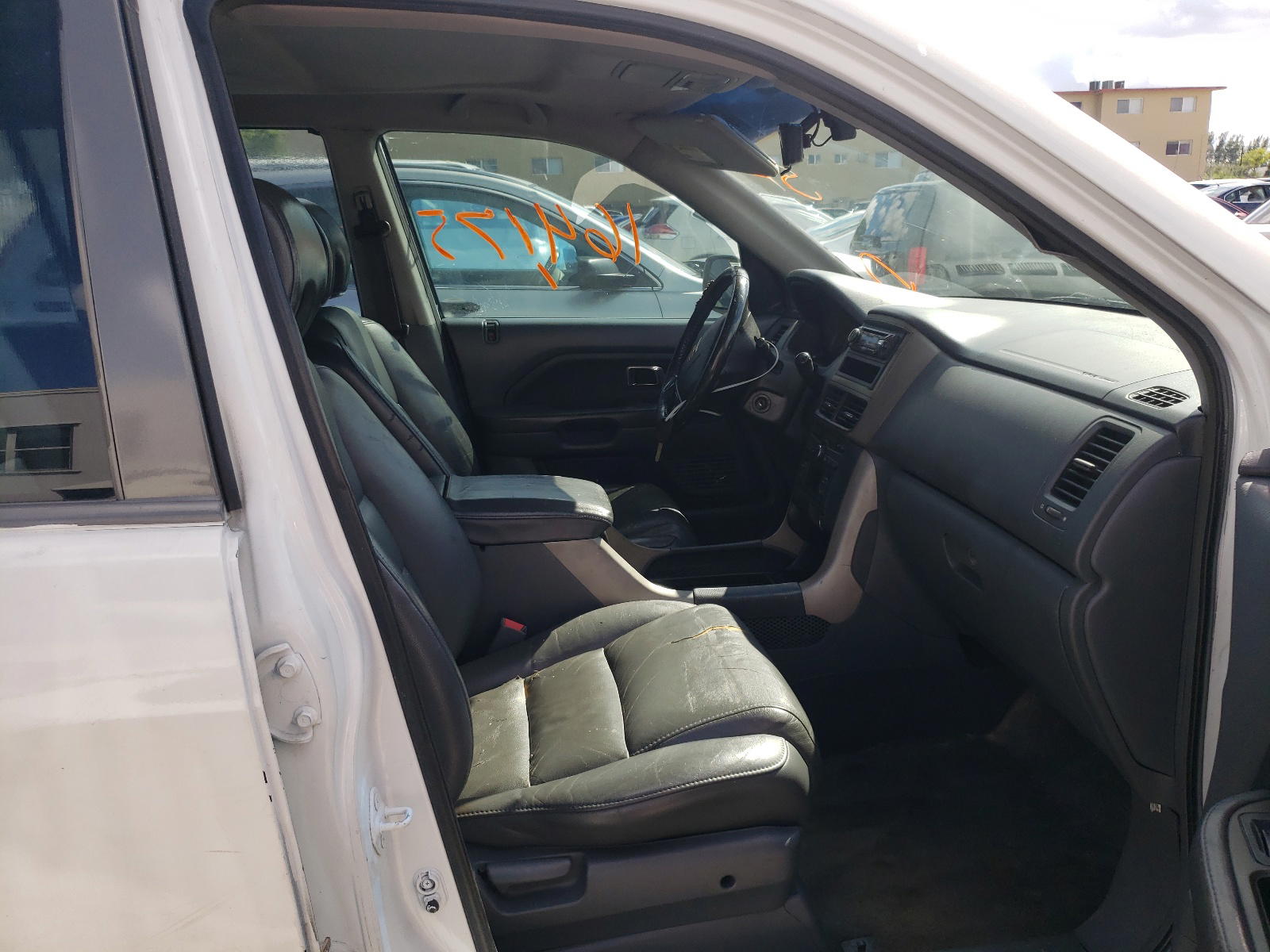 Photo 5 from auction – 2006 HONDA PILOT EX with VIN 5FNYF28596B035014