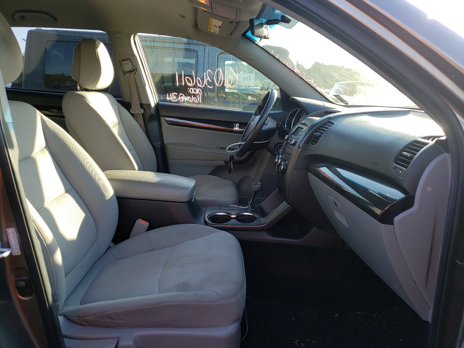 Photo 5 from auction – 2011 KIA SORENTO BA with VIN 5XYKTCA12BG018828
