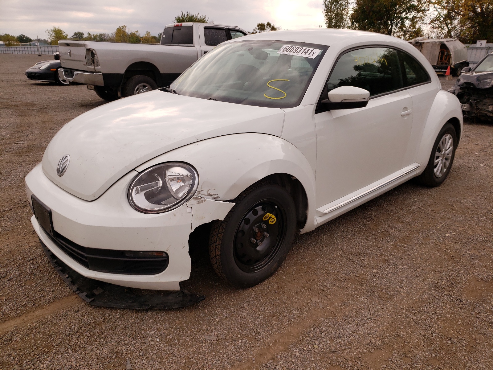 Photo 2 from auction – 2016 VOLKSWAGEN BEETLE SE with VIN 3VWJ07AT2GM622223