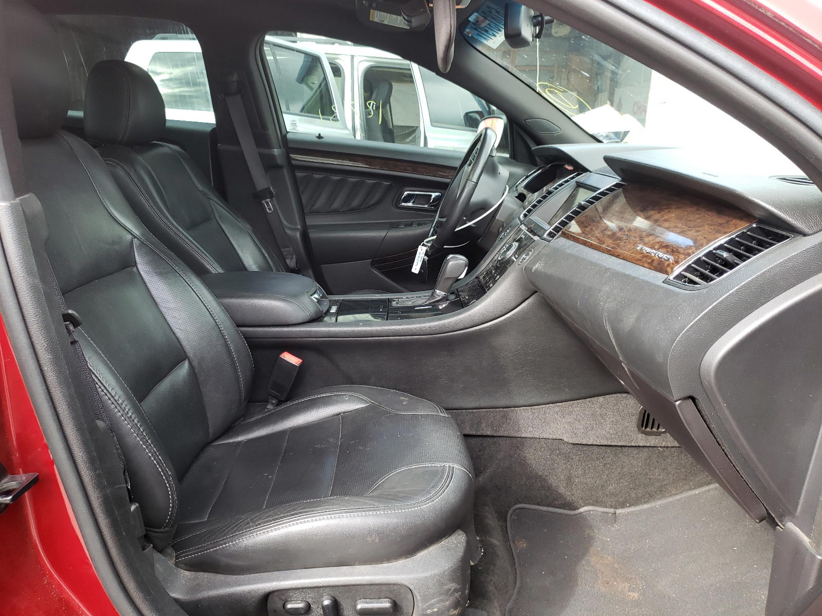 Photo 5 from auction – 2013 FORD TAURUS LIM with VIN 1FAHP2F80DG155934