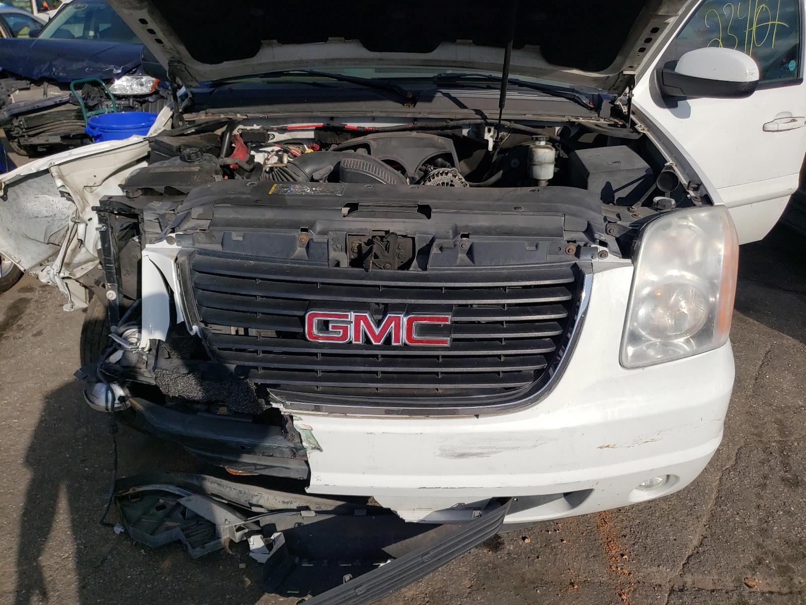 Photo 7 from auction – 2007 GMC YUKON with VIN 1GKFC13037R417755
