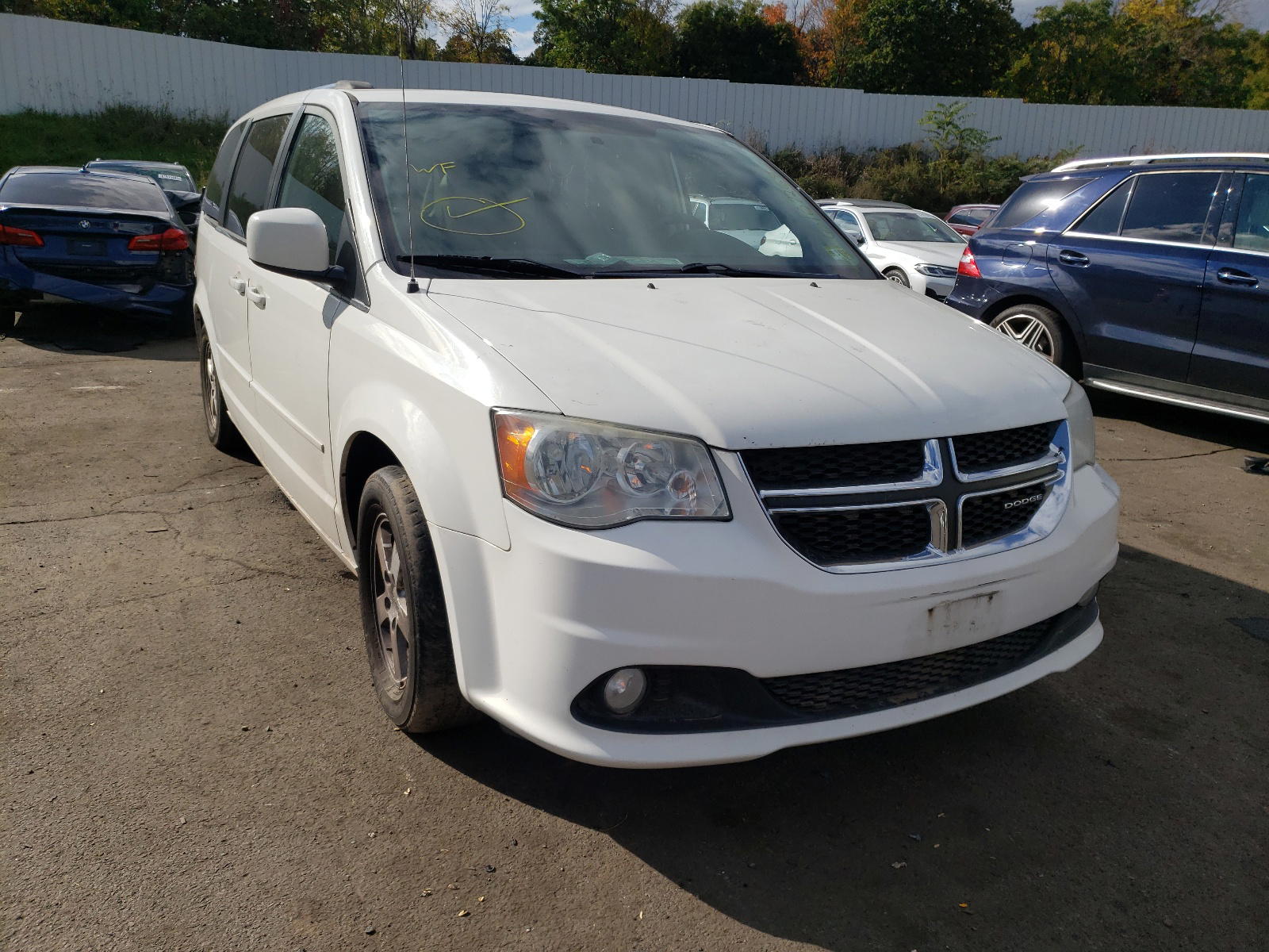DODGE GRAND CARA 2011 with VIN 2D4RN5DG3BR748718 - Photo from auction