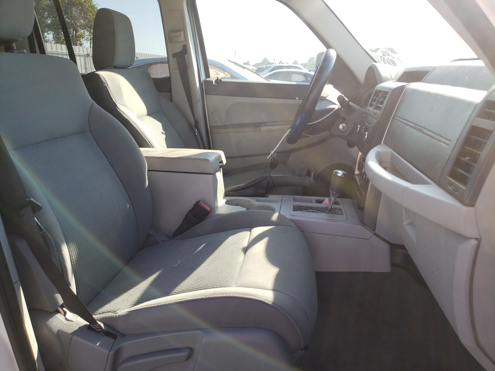 Photo 5 from auction – 2008 JEEP LIBERTY SP with VIN 1J8GP28K08W194803