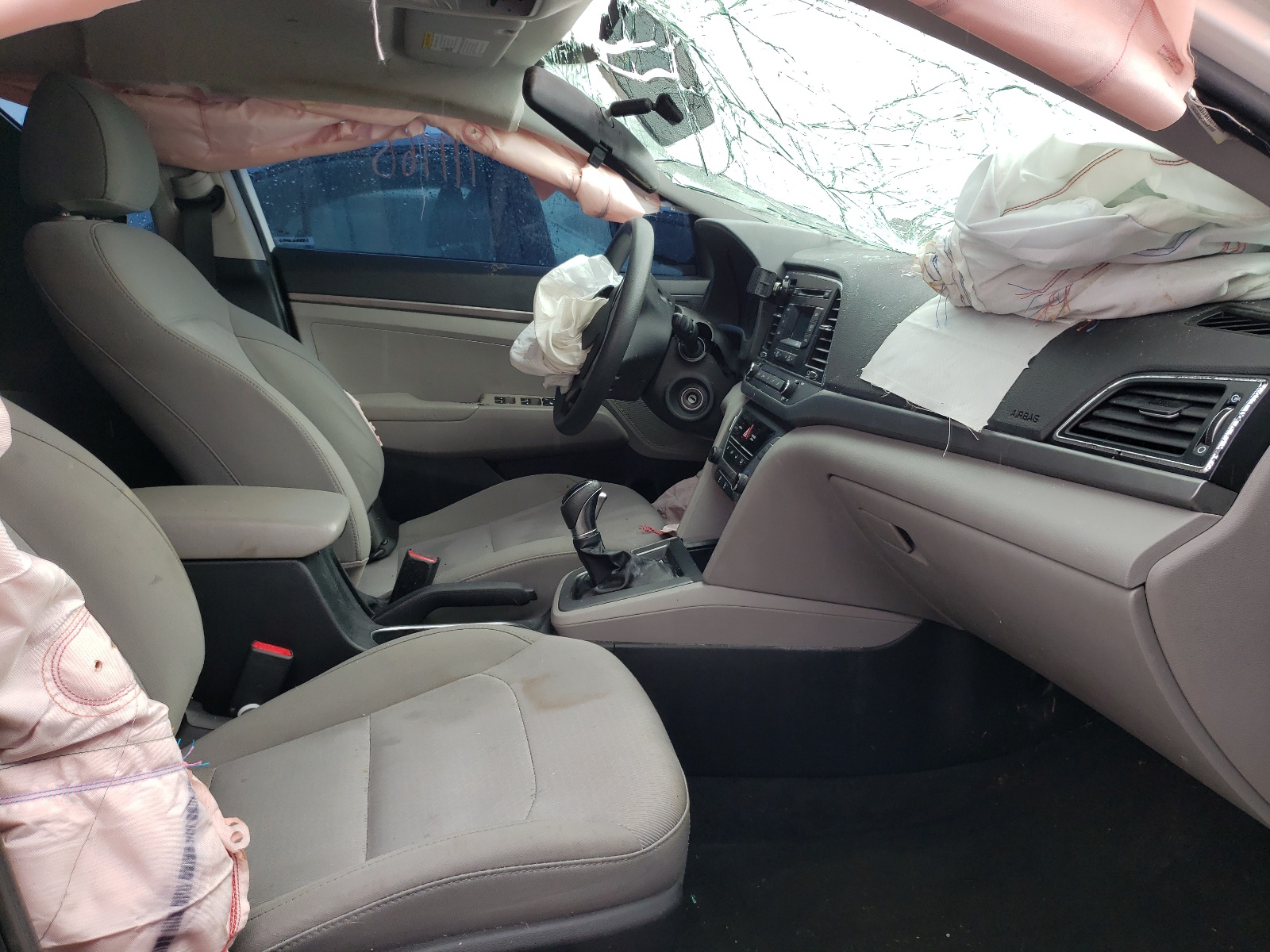 Photo 5 from auction – 2017 HYUNDAI ELANTRA SE with VIN 5NPD74LF7HH101233