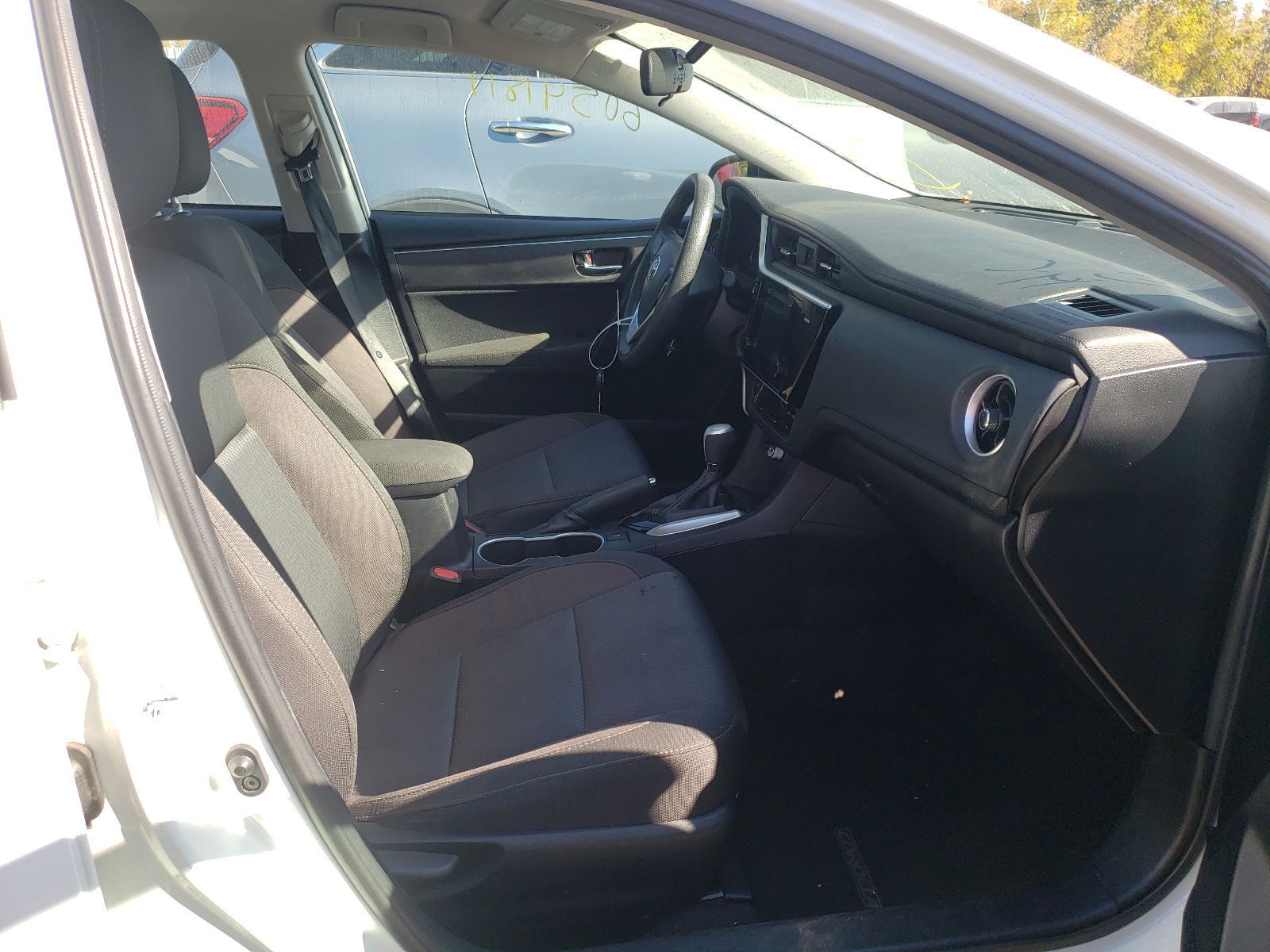 Photo 5 from auction – 2017 TOYOTA COROLLA L with VIN 2T1BURHE8HC896048