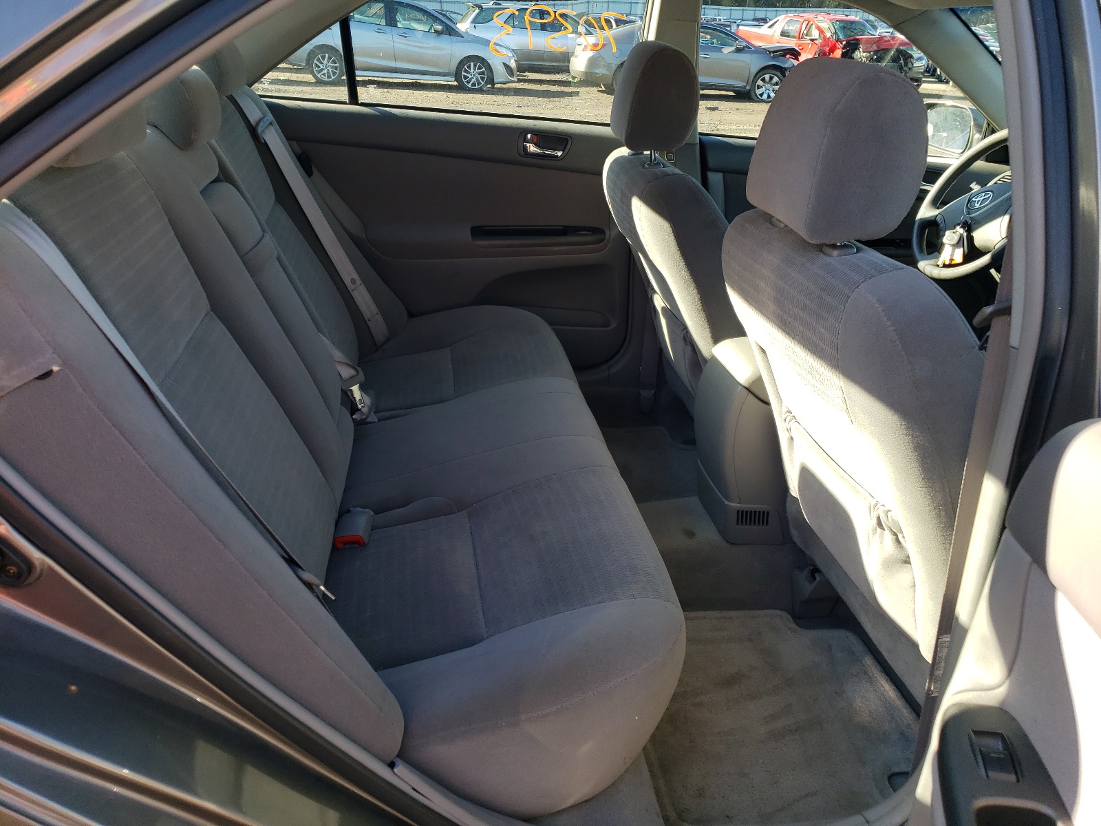 Photo 6 from auction – 2005 TOYOTA CAMRY with VIN 4T1BF32K55U600290