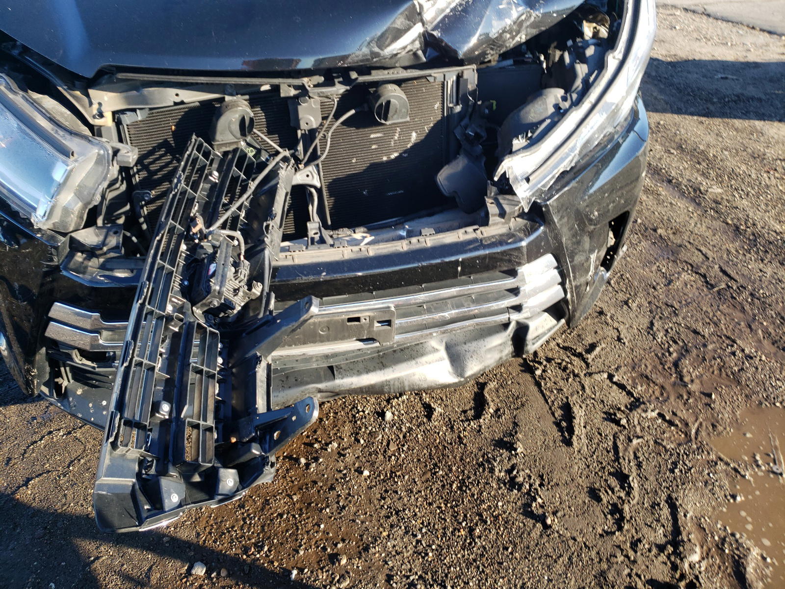 Photo 9 from auction – 2017 TOYOTA HIGHLANDER with VIN 5TDDZRFH3HS386396