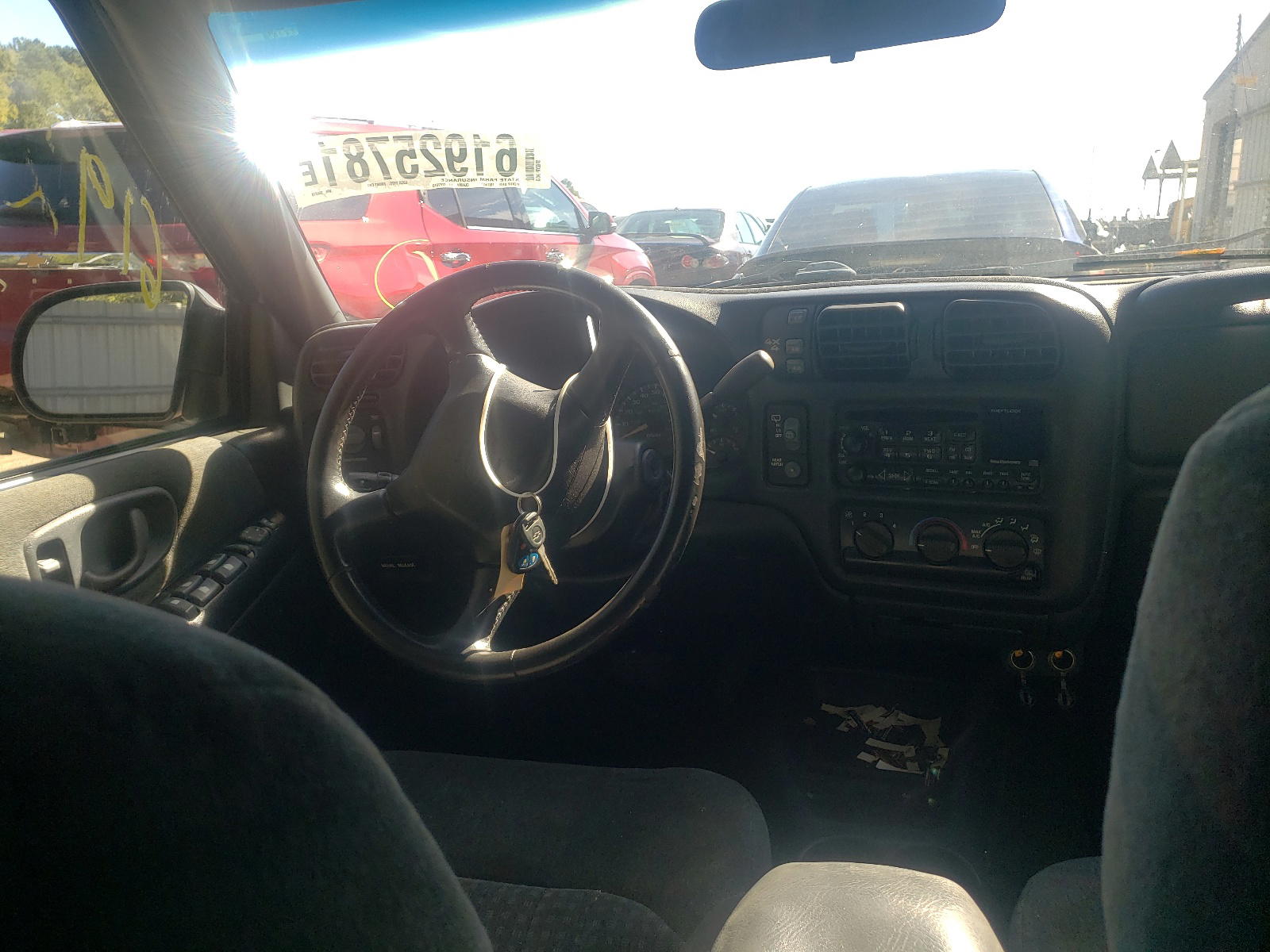 Photo 9 from auction – 2002 CHEVROLET BLAZER with VIN 1GNDT13W62K166018
