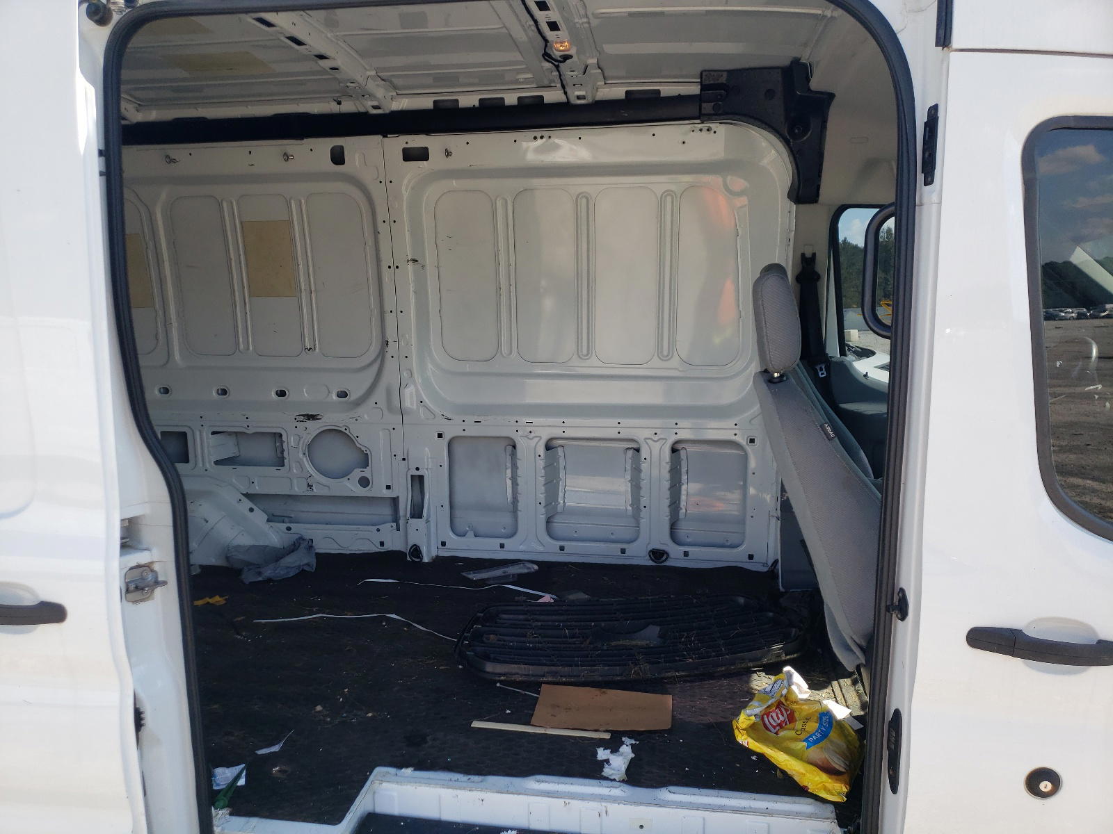 Photo 6 from auction – 2016 FORD TRANSIT T- with VIN 1FTYR2CV7GKA17551