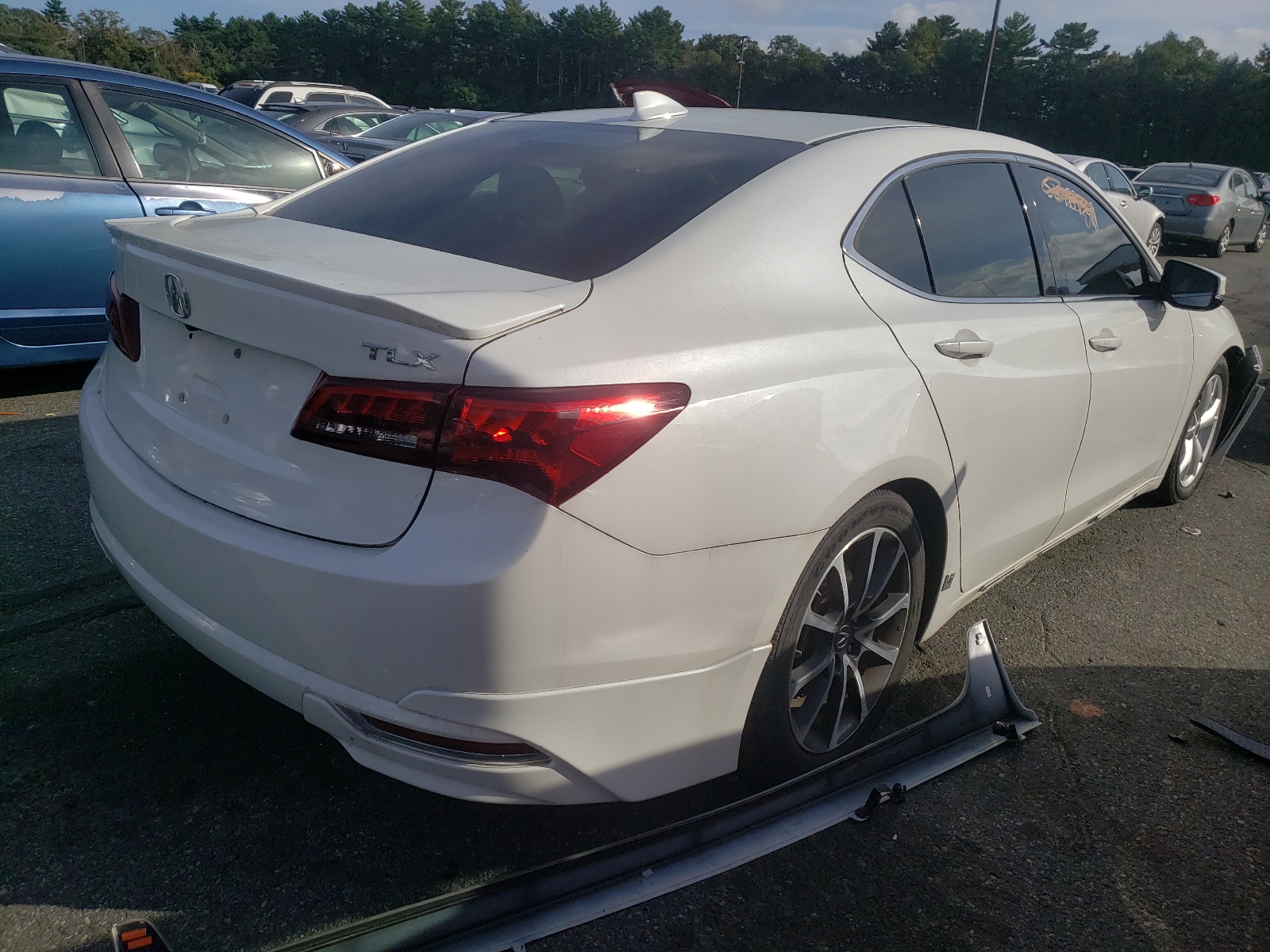 Photo 4 from auction – 2017 ACURA TLX with VIN 19UUB1F32HA010961