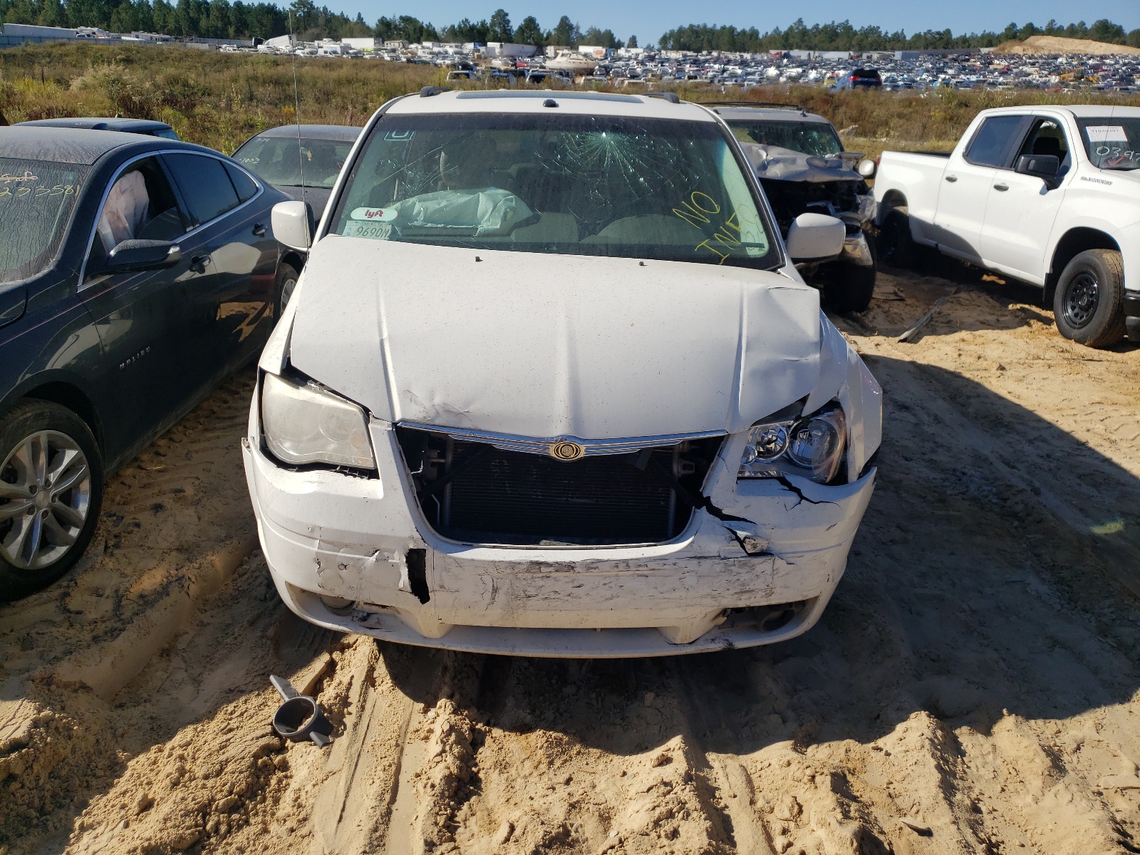 Photo 9 from auction – 2008 CHRYSLER TOWN & COU with VIN 2A8HR54P88R663453