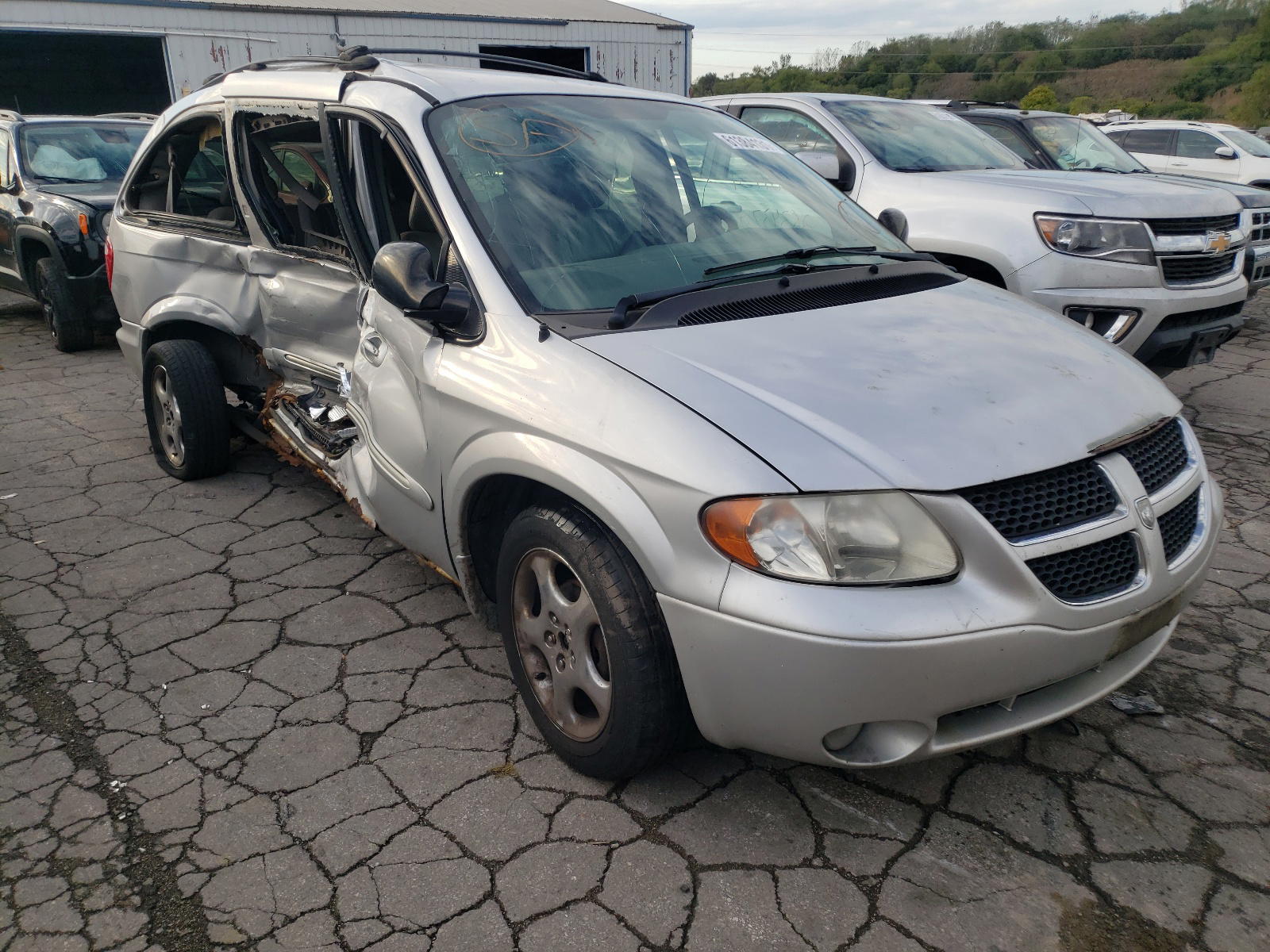 DODGE GRAND CARA 2002 with VIN 2B8GP54L92R793833 - Photo from auction