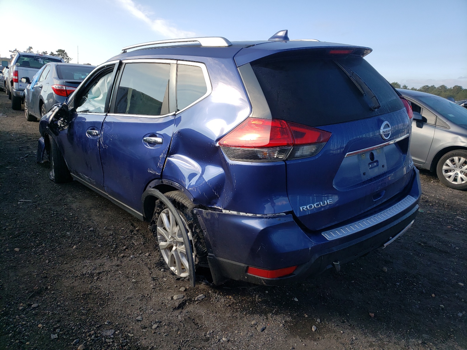 Photo 3 from auction – 2017 NISSAN ROGUE S with VIN KNMAT2MV2HP571246