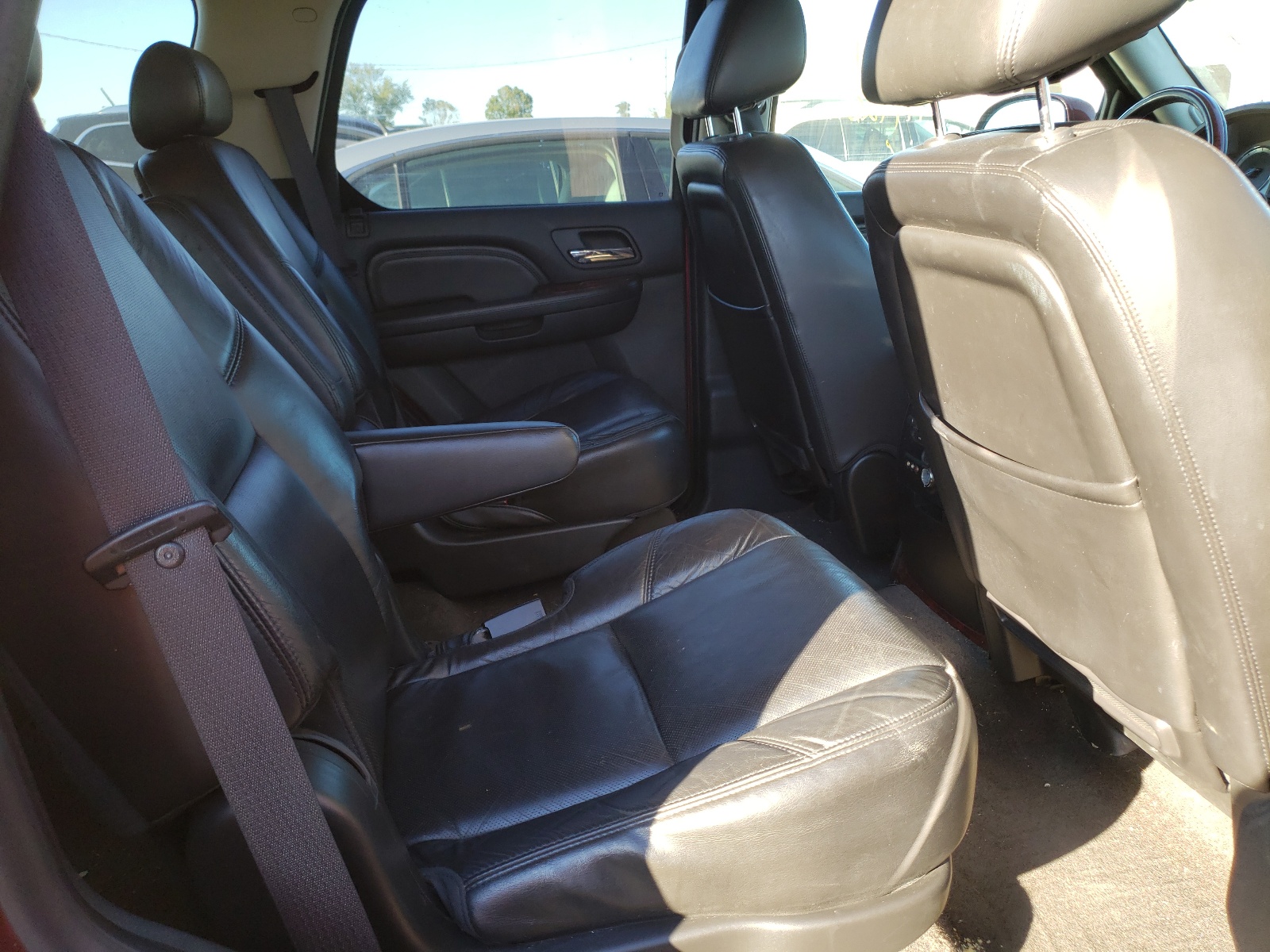 Photo 6 from auction – 2010 CADILLAC ESCALADE L with VIN 1GYUKBEFXAR147650