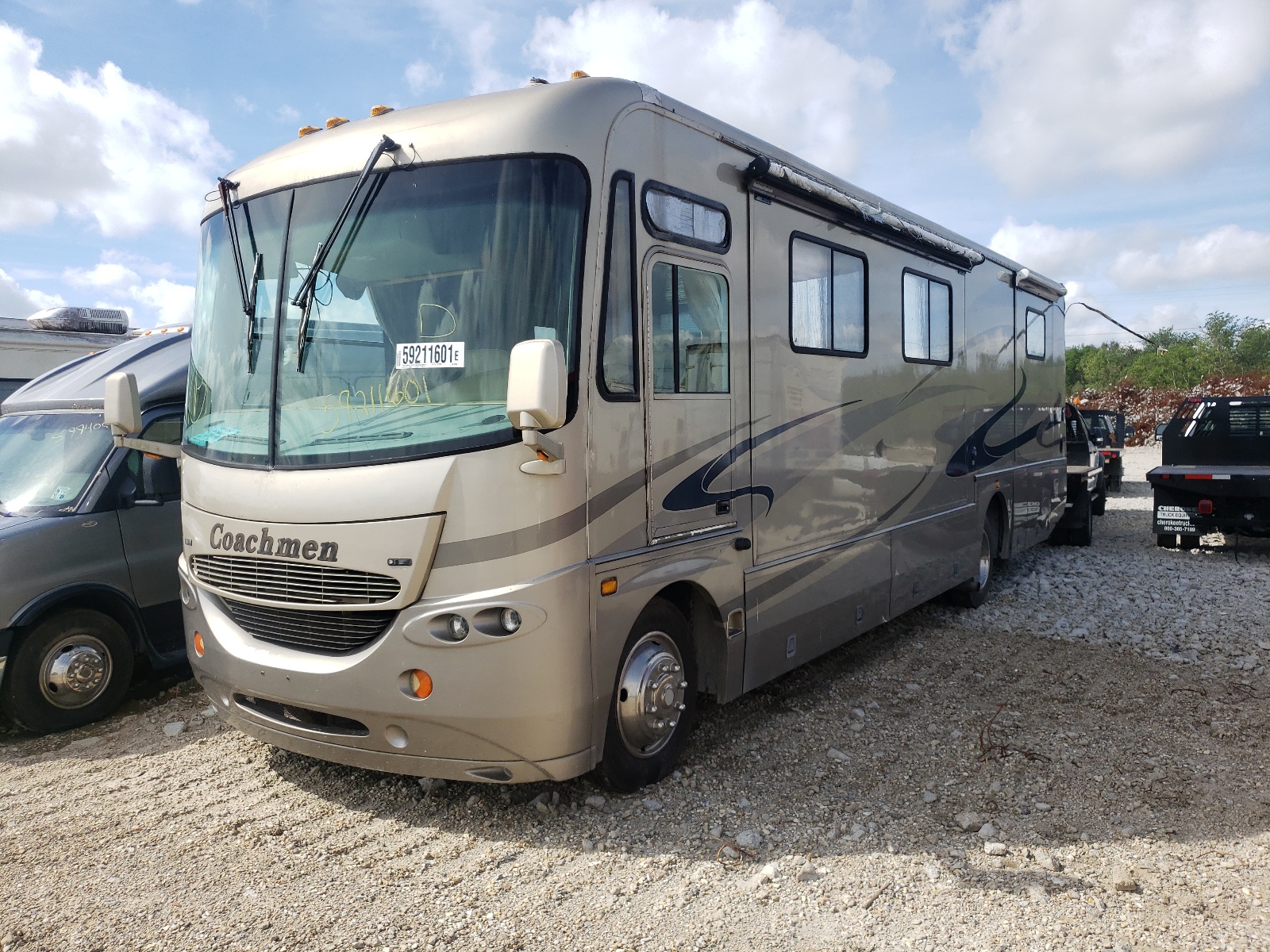 Photo 2 from auction – 2005 WORKHORSE CUSTOM CHASSIS MOTORHOME with VIN 5B4MP67G053397885
