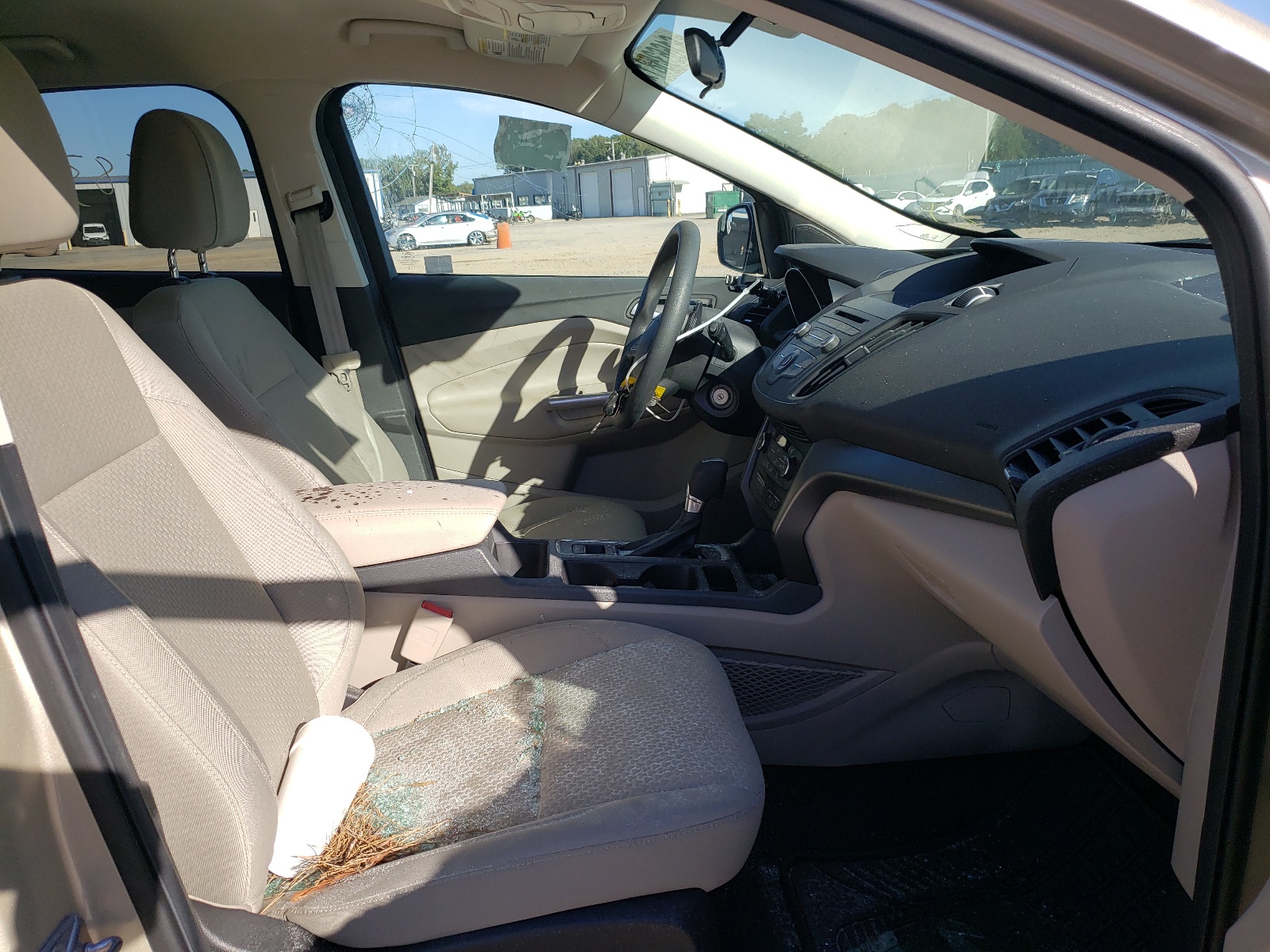 Photo 5 from auction – 2017 FORD ESCAPE SE with VIN 1FMCU9G95HUB89089