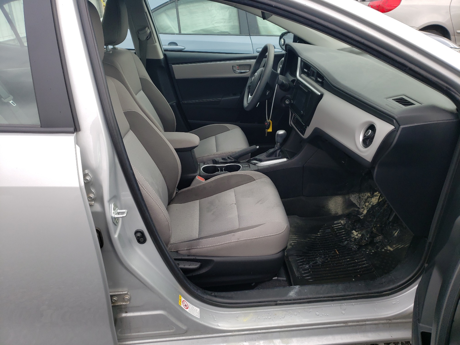 Photo 5 from auction – 2018 TOYOTA COROLLA L with VIN 2T1BURHE2JC011476
