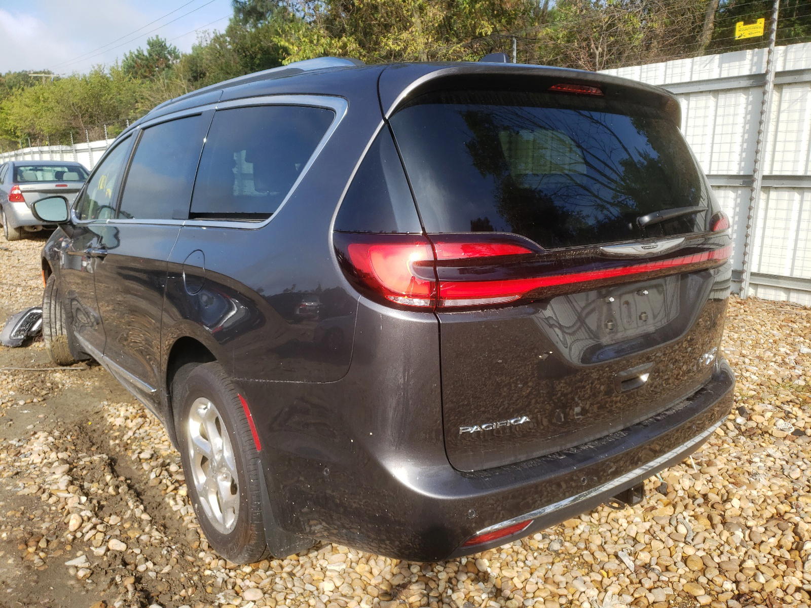 Photo 3 from auction – 2021 CHRYSLER PACIFICA L with VIN 2C4RC3GG0MR502361