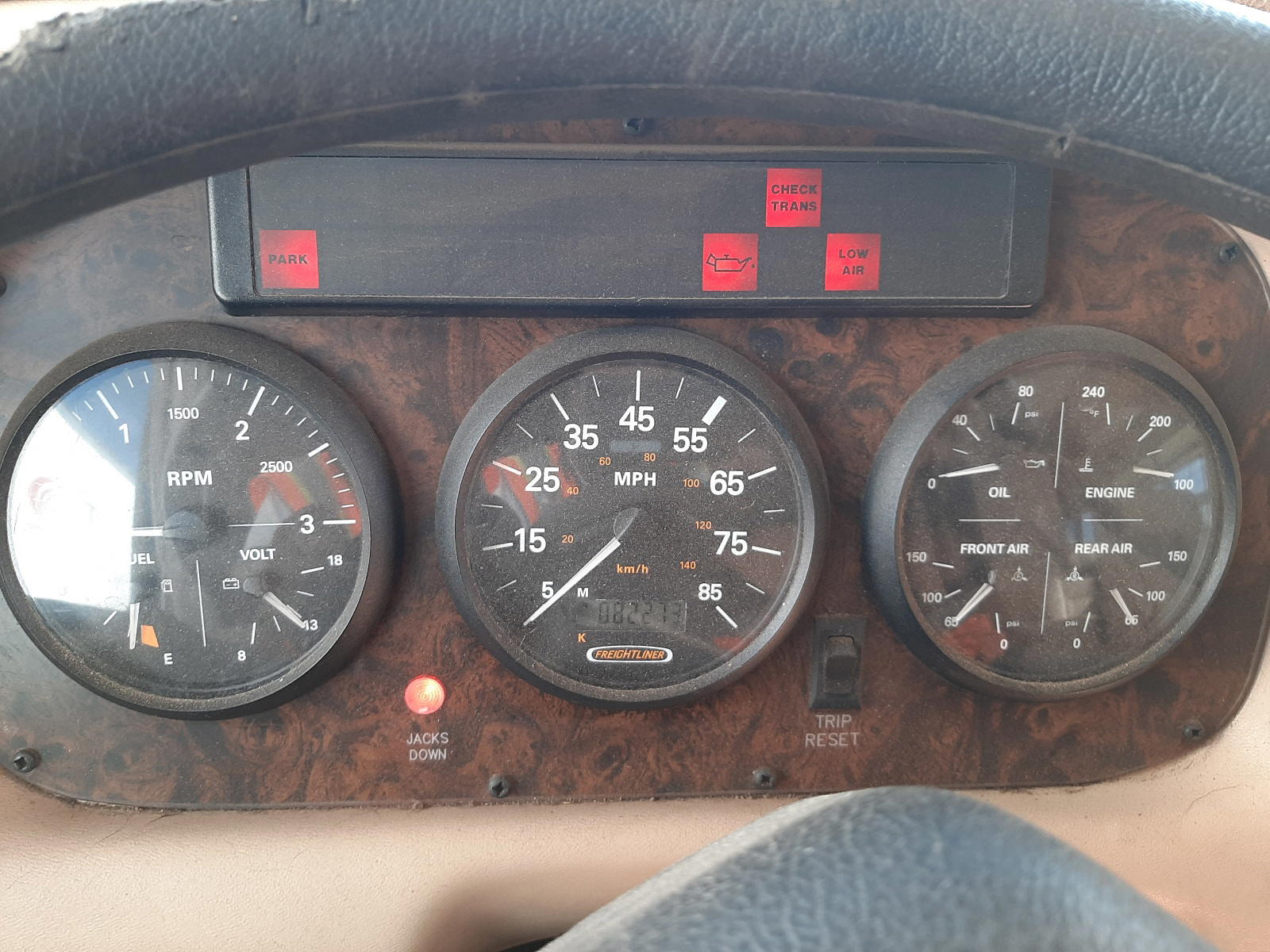 Photo 8 from auction – 2003 DUTC RV with VIN 4UZAAHAKX3CK73946