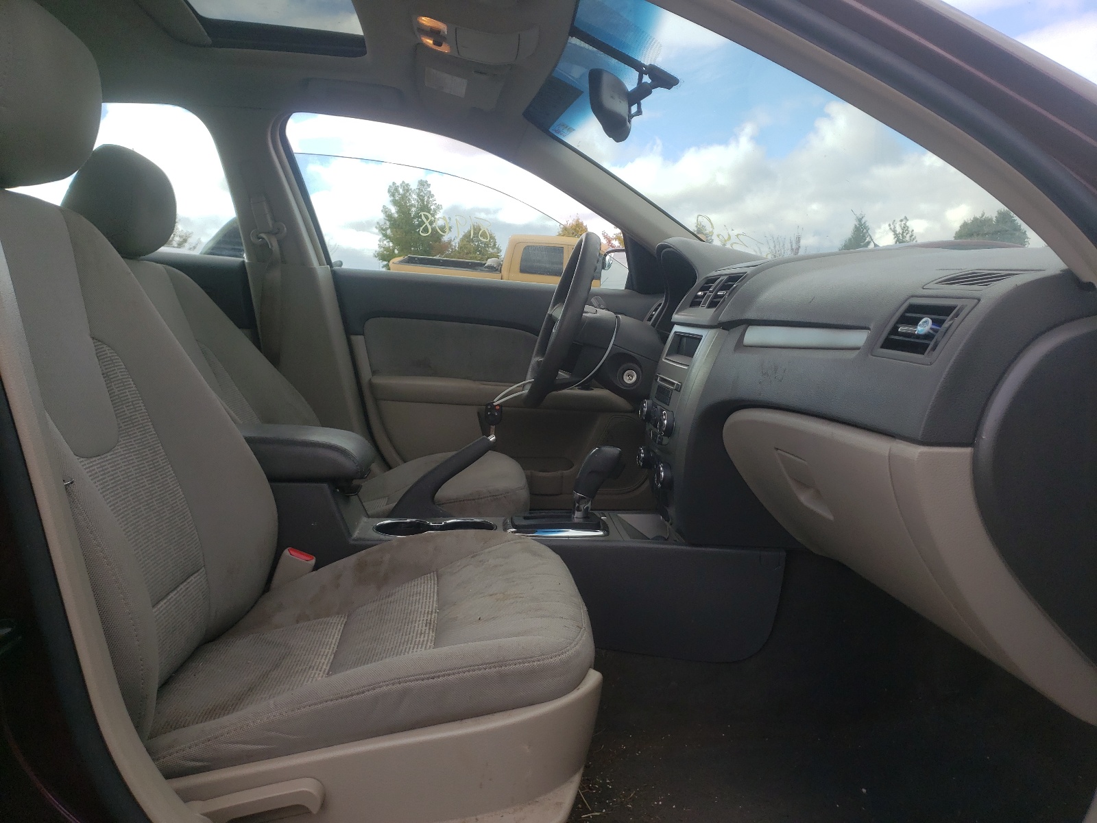 Photo 5 from auction – 2011 FORD FUSION SE with VIN 3FAHP0HA8BR128619