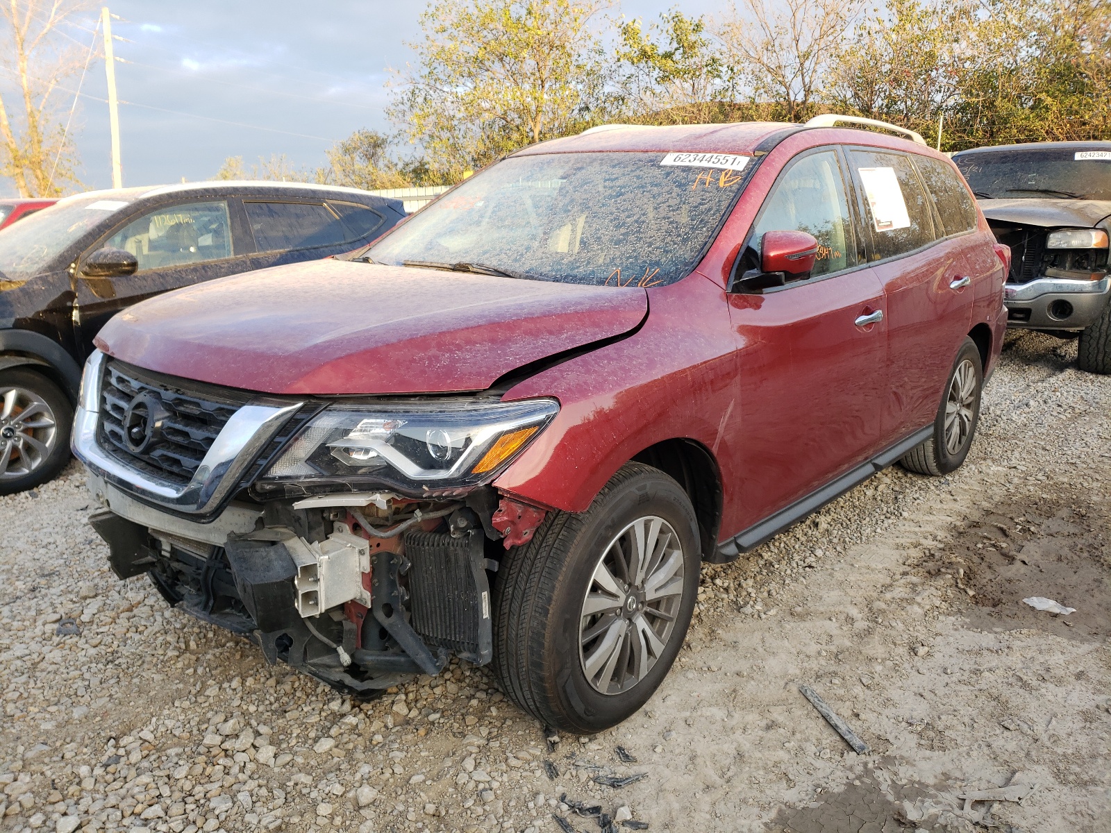 Photo 2 from auction – 2017 NISSAN PATHFINDER with VIN 5N1DR2MMXHC635863