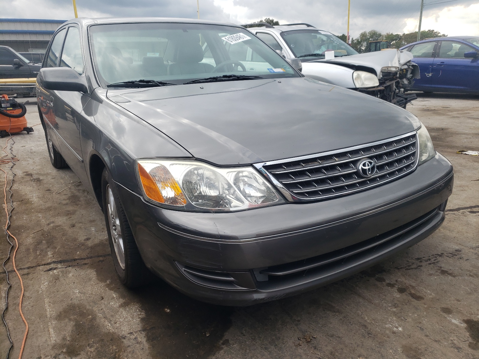 TOYOTA AVALON XL 2004 with VIN 4T1BF28B44U385680 - Photo from auction
