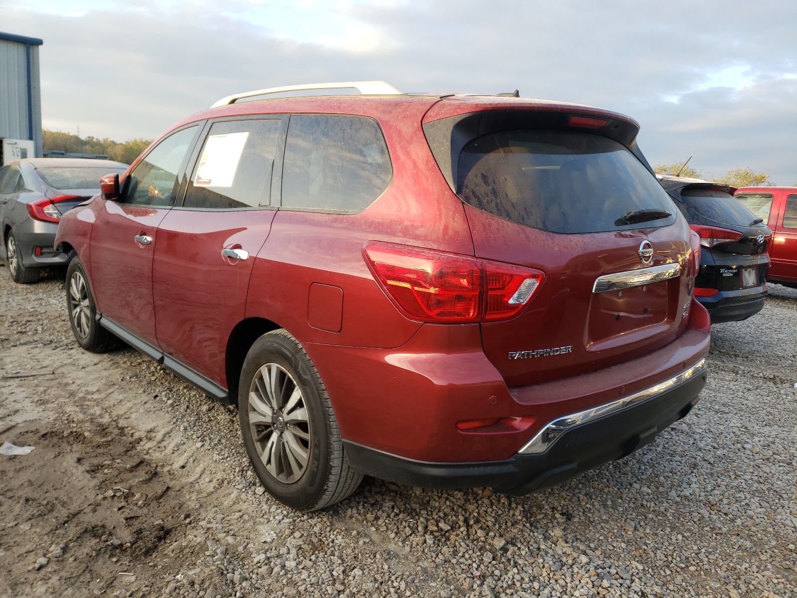 Photo 3 from auction – 2017 NISSAN PATHFINDER with VIN 5N1DR2MMXHC635863
