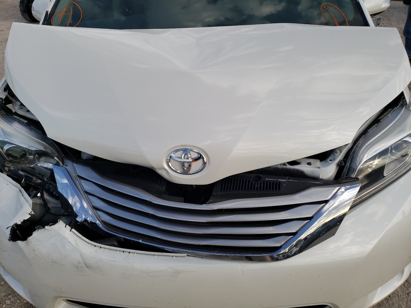 Photo 7 from auction – 2017 TOYOTA SIENNA XLE with VIN 5TDDZ3DC1HS170194
