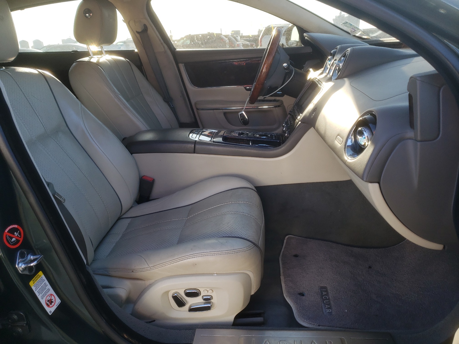 Photo 5 from auction – 2011 JAGUAR XJL with VIN SAJWA2GB6BLV17378