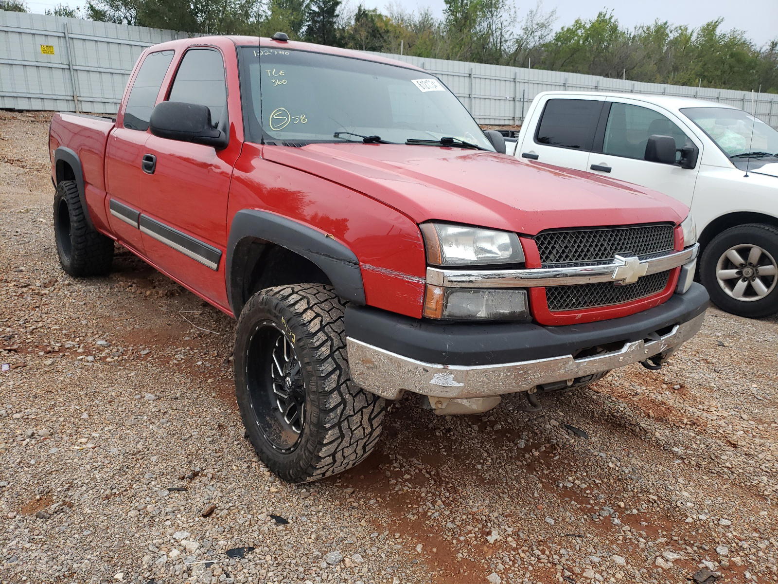 CHEVROLET SILVERADO 2004 with VIN 2GCEK19TX41227404 - Photo from auction