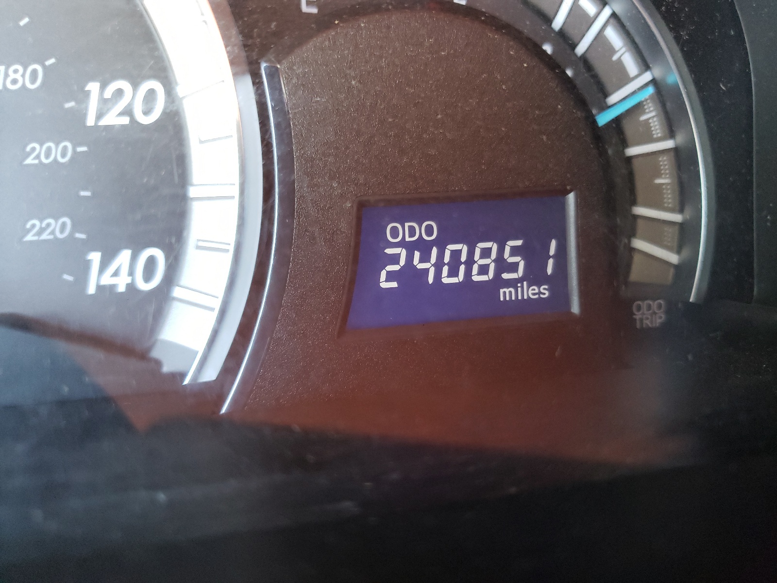 Photo 8 from auction – 2004 TOYOTA CAMRY LE with VIN 4T1BE32K84U823294