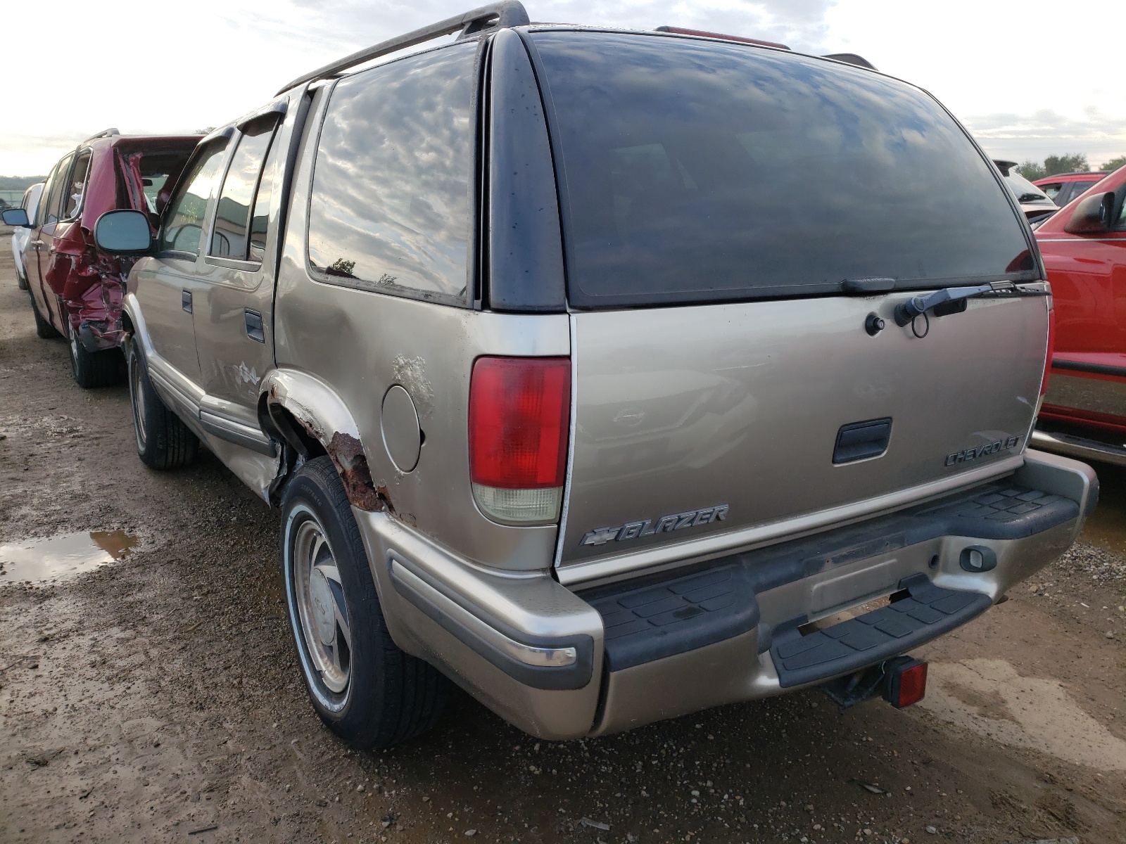 Photo 3 from auction – 1998 CHEVROLET BLAZER with VIN 1GNDT13W9W2288135