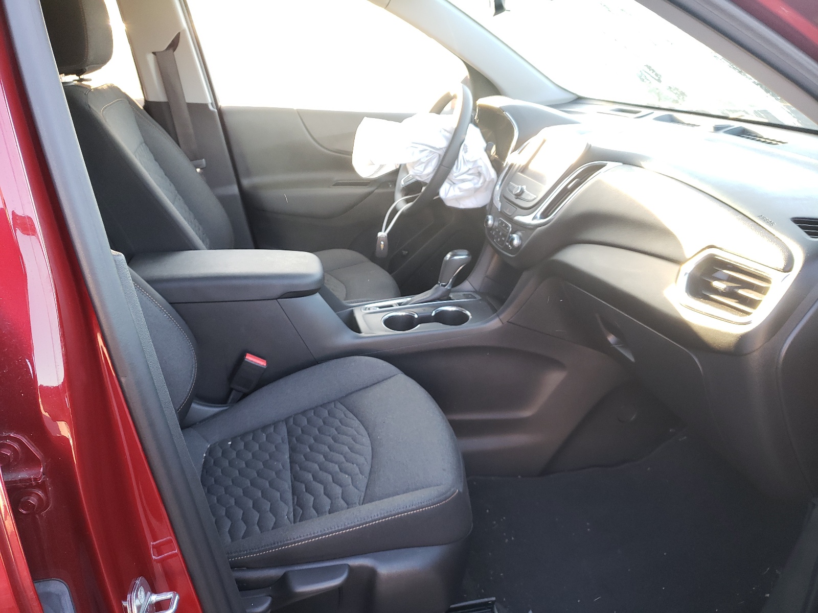 Photo 5 from auction – 2020 CHEVROLET EQUINOX LT with VIN 3GNAXUEV0LS663228